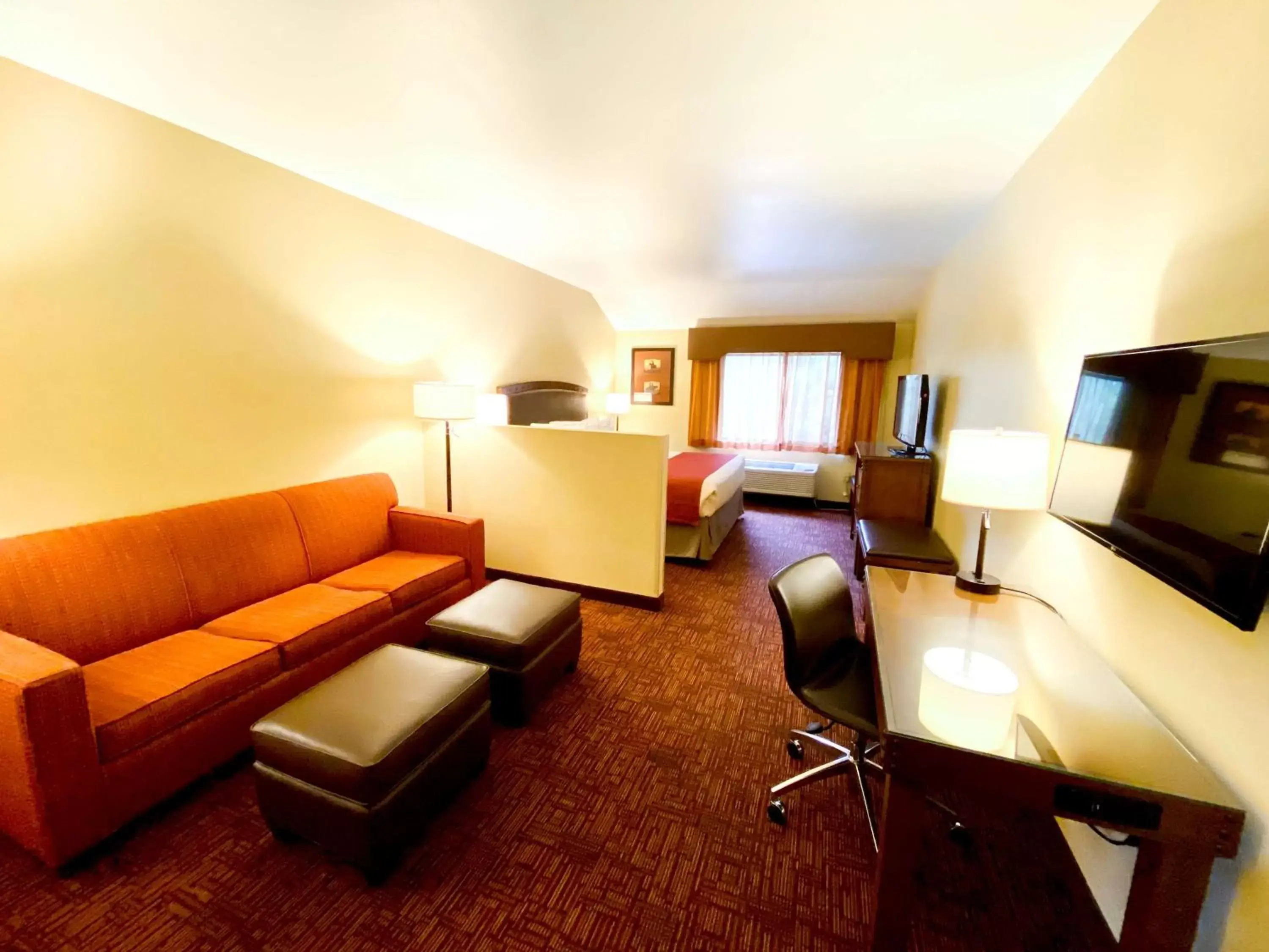 Photo of the whole room, Seating Area in Best Western Plus Inn of Williams