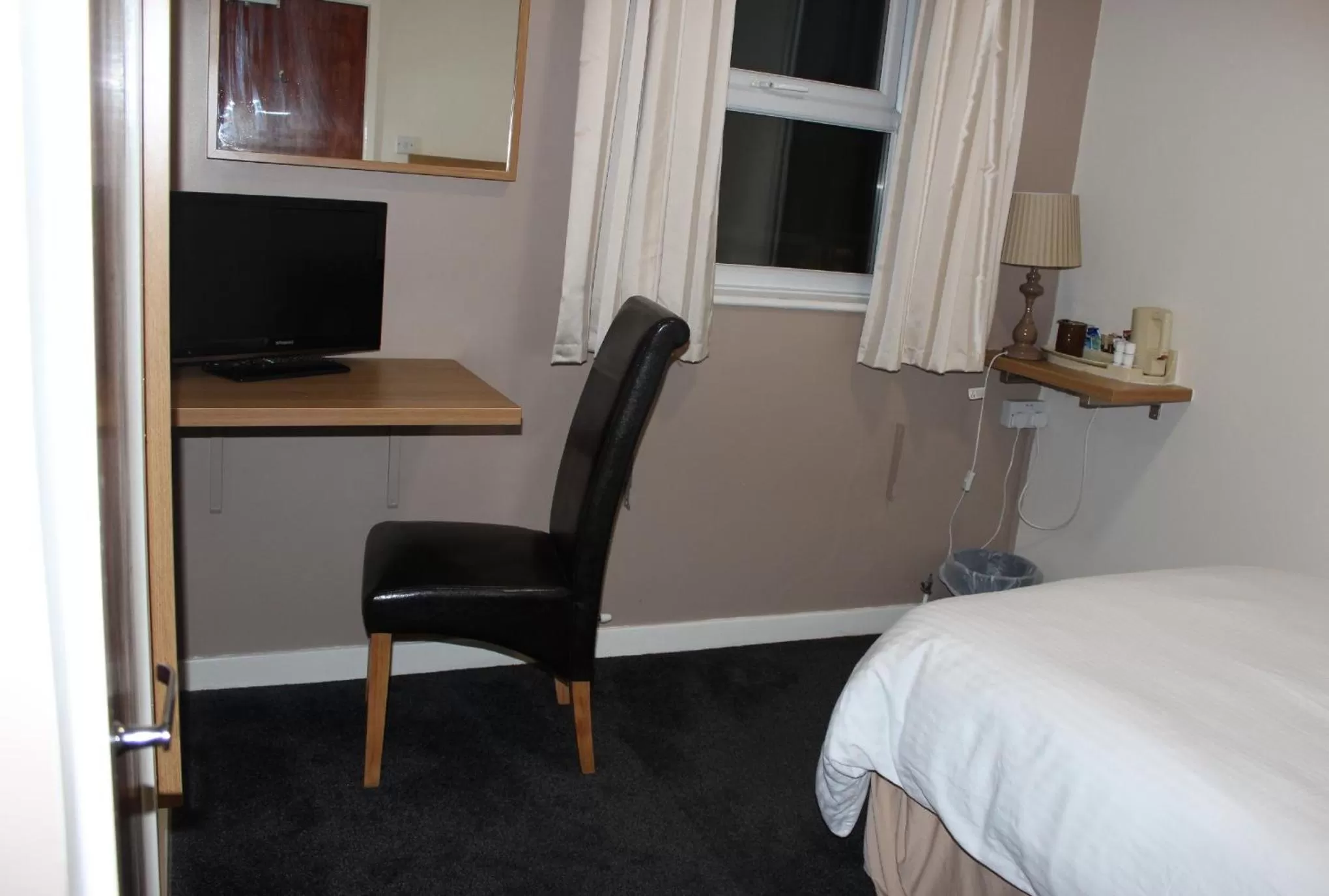 TV and multimedia, Bed in The Premier Lodge