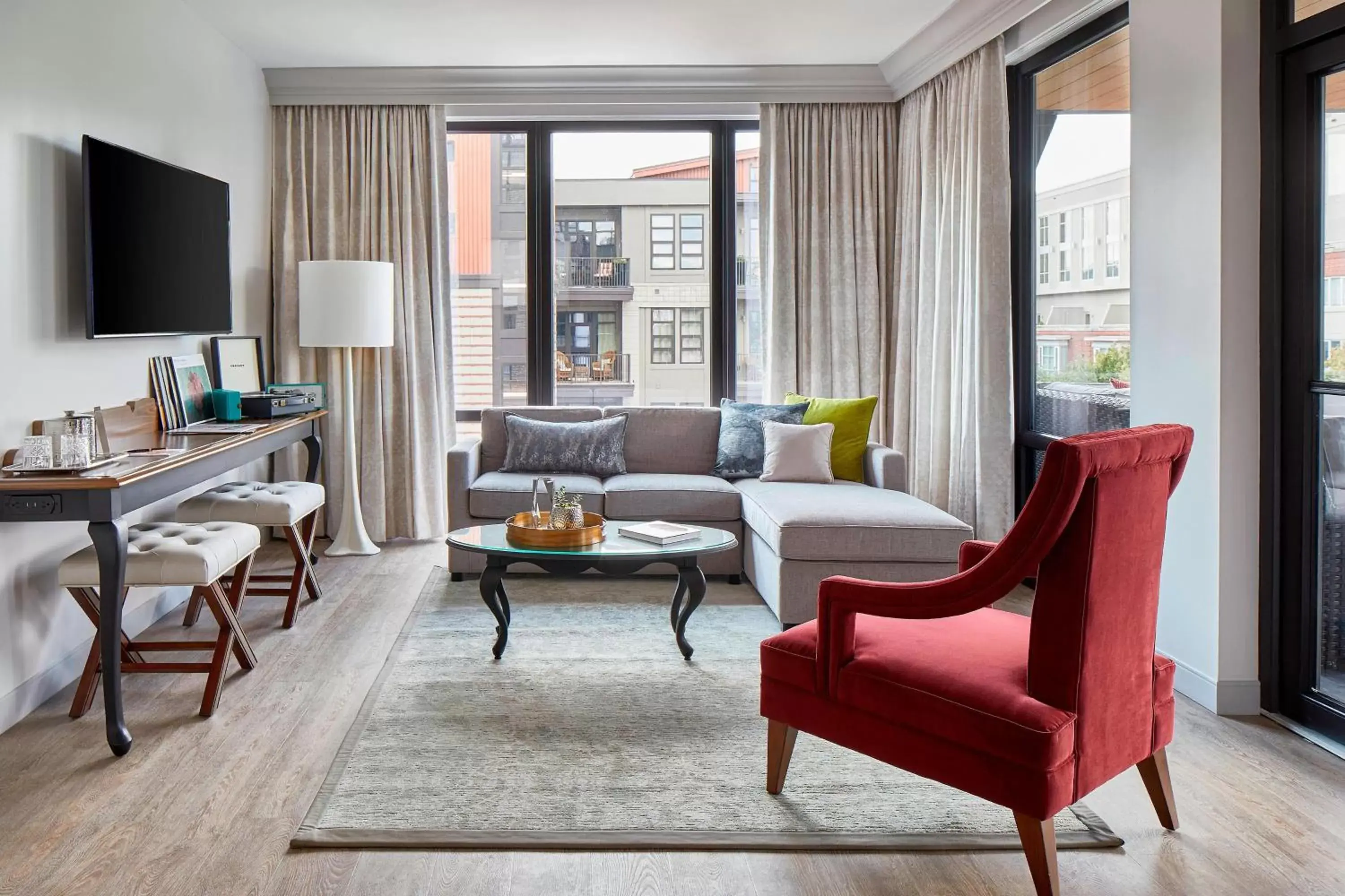 Living room, Seating Area in The Edwin Hotel, Autograph Collection