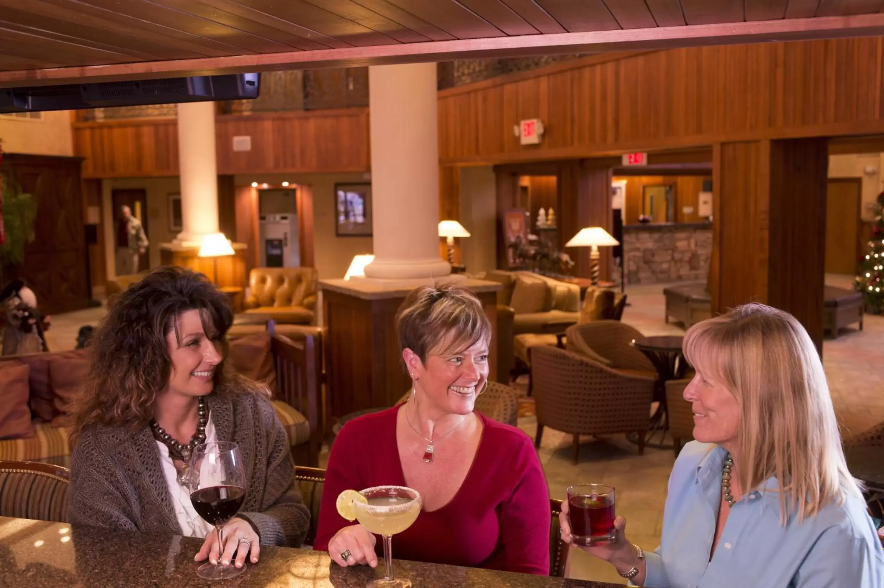 Lounge or bar, Restaurant/Places to Eat in MCM Elegante Lodge & Resorts