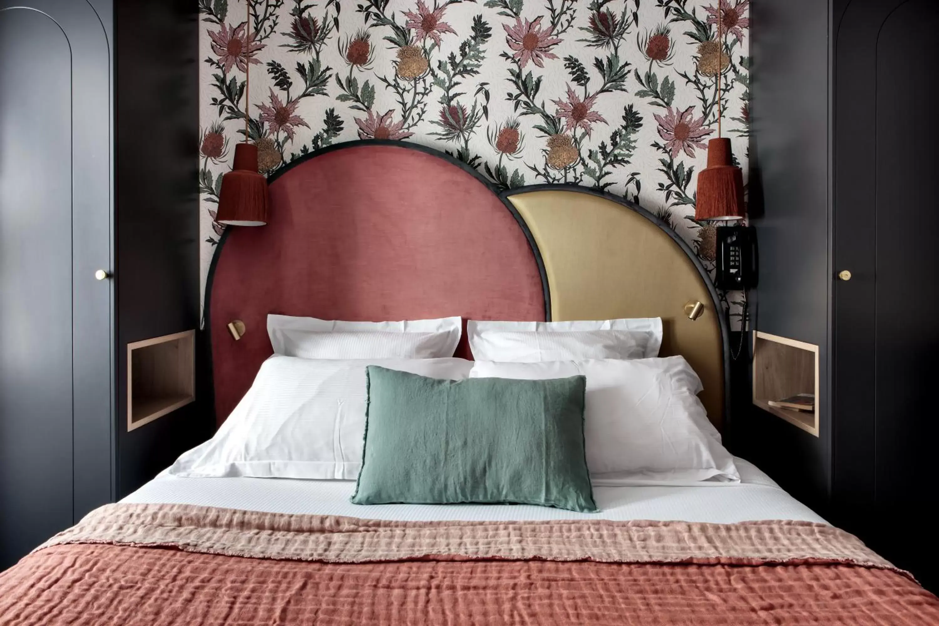 Bed in Hôtel Léopold - Orso Hotels