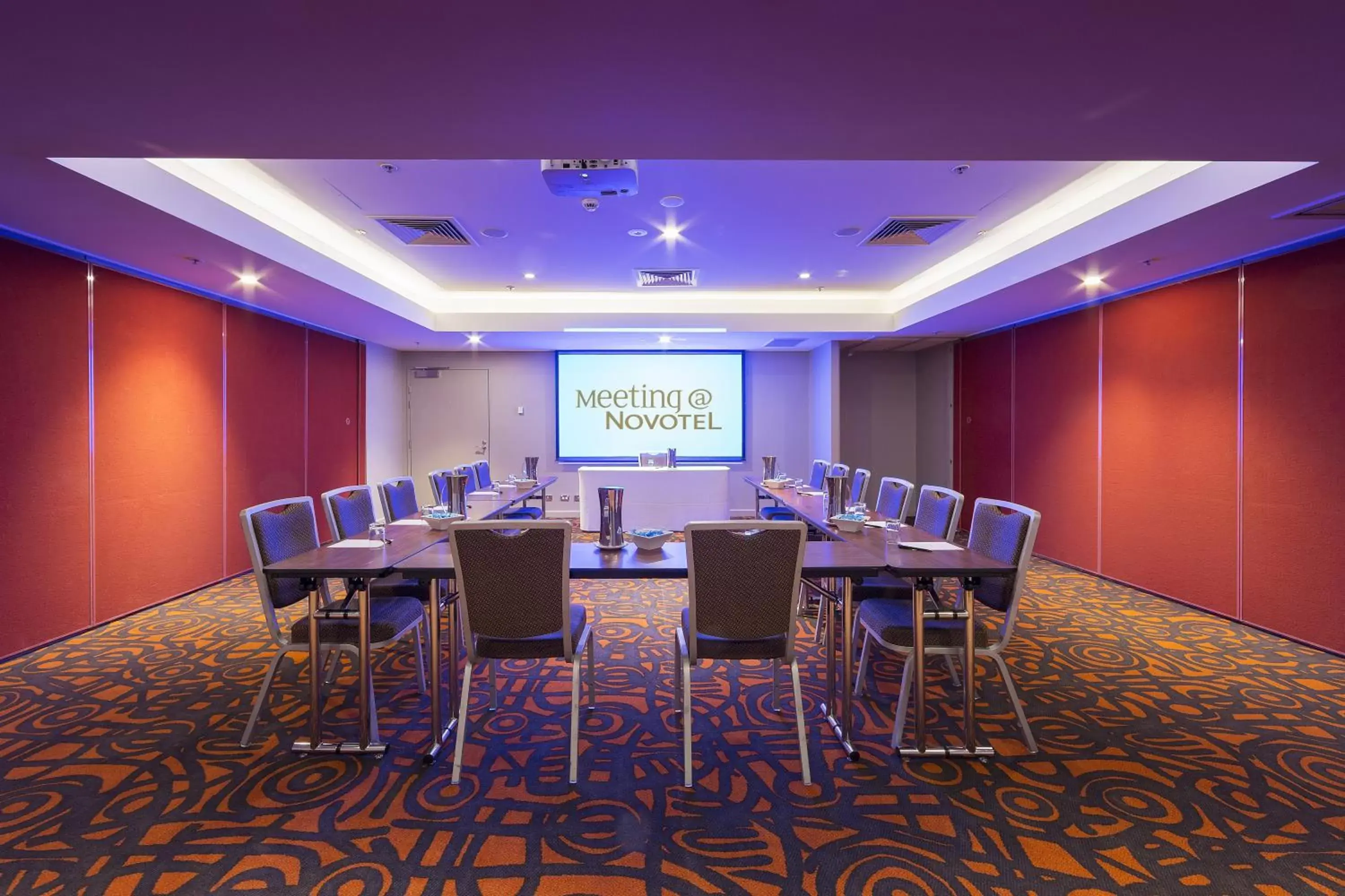 Meeting/conference room in Novotel Canberra