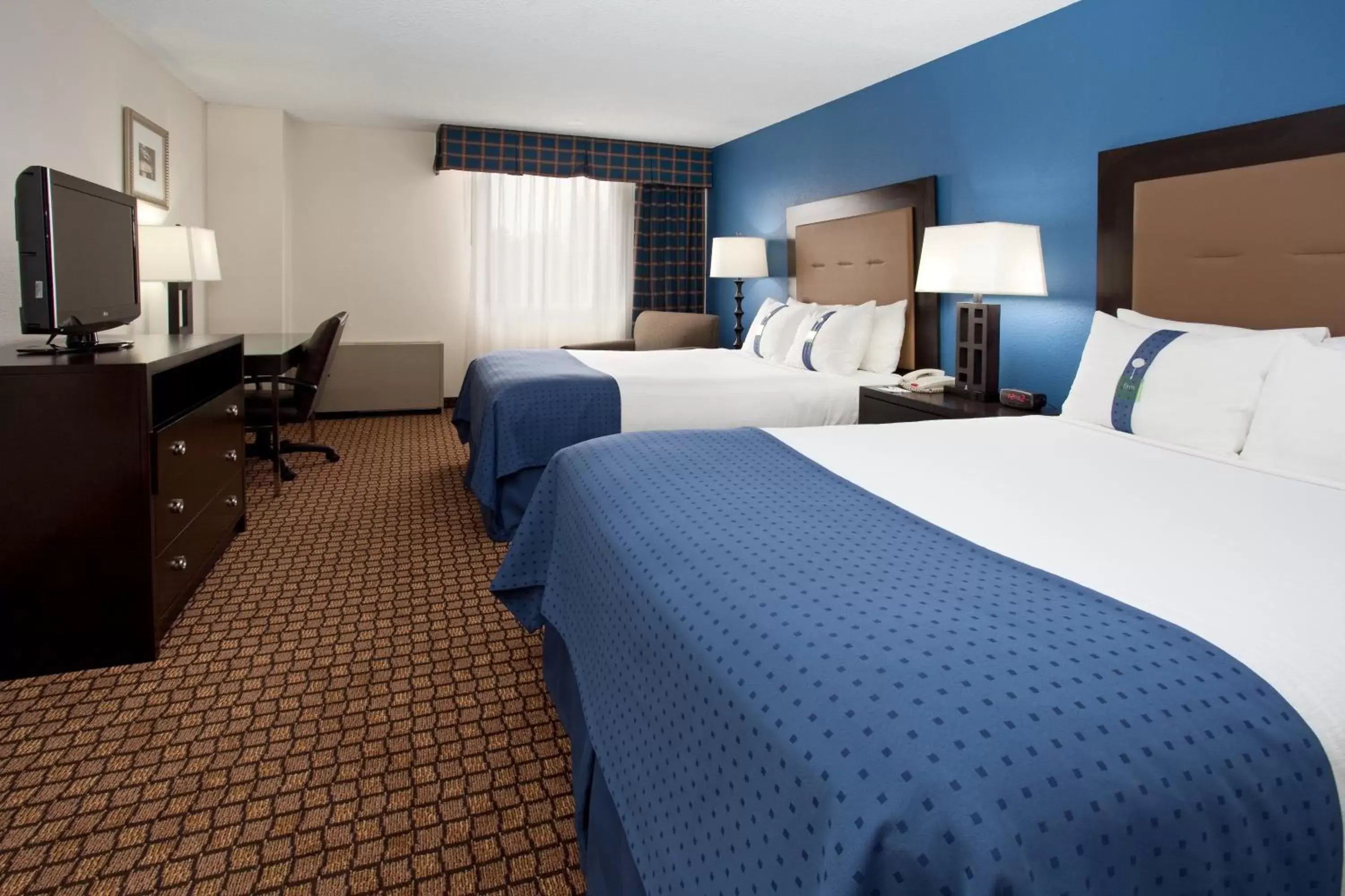 Photo of the whole room, Bed in Ramada Plaza by Wyndham Sheridan Hotel & Convention Center Photo of the whole room, Bed in Ramada Plaza by Wyndham Sheridan Hotel & Convention Center