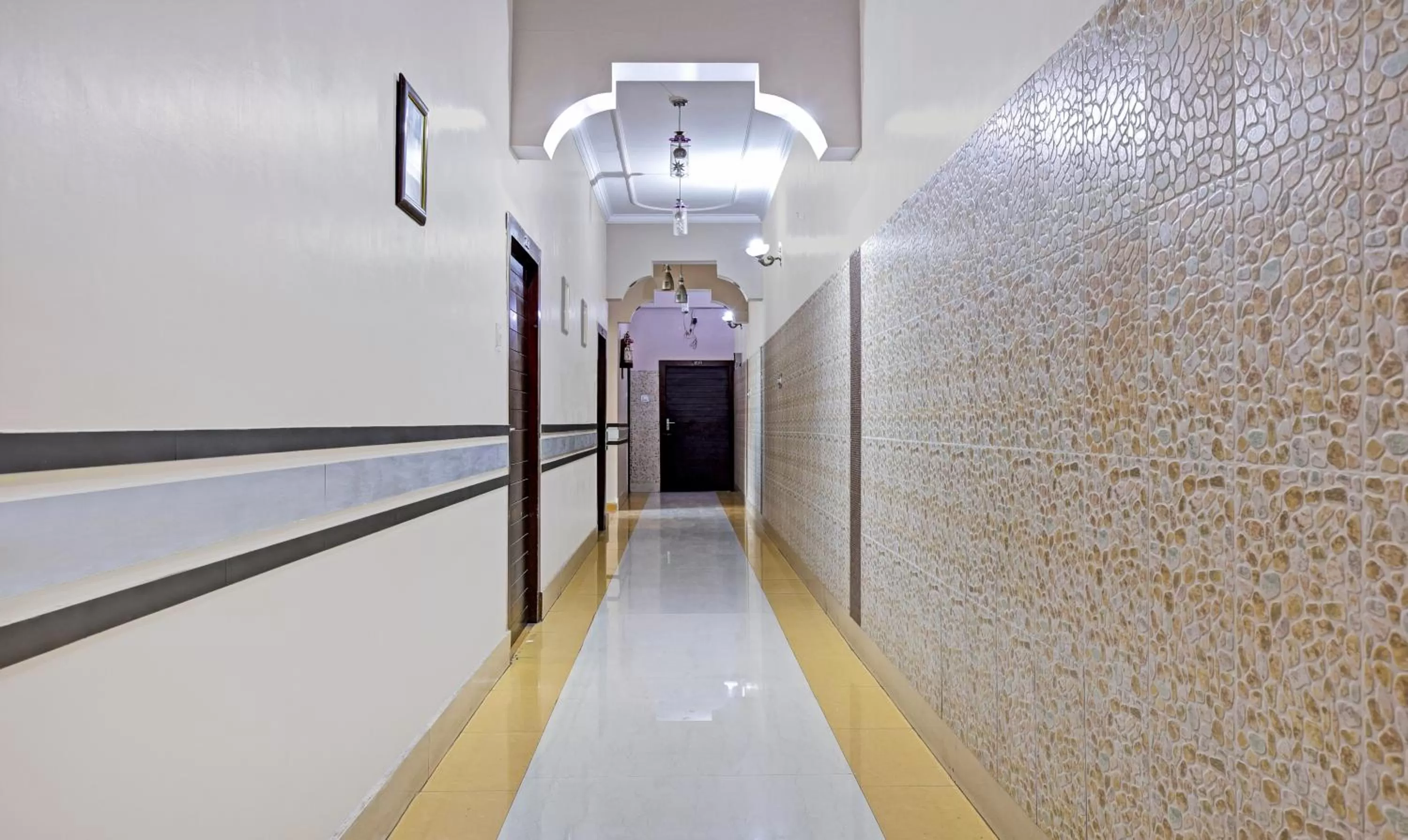 Itsy By Treebo - Friends