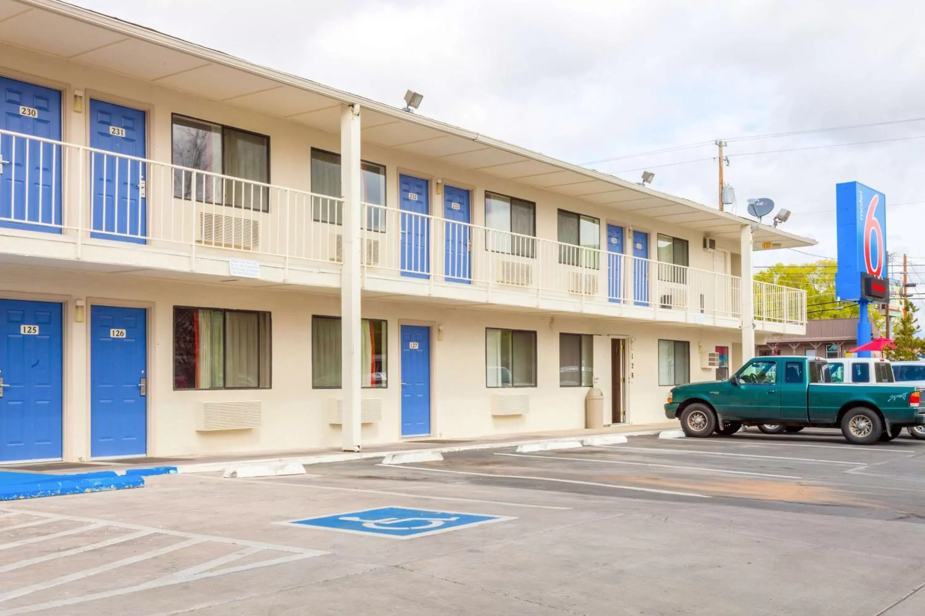 Property Building in Motel 6-Klamath Falls, OR