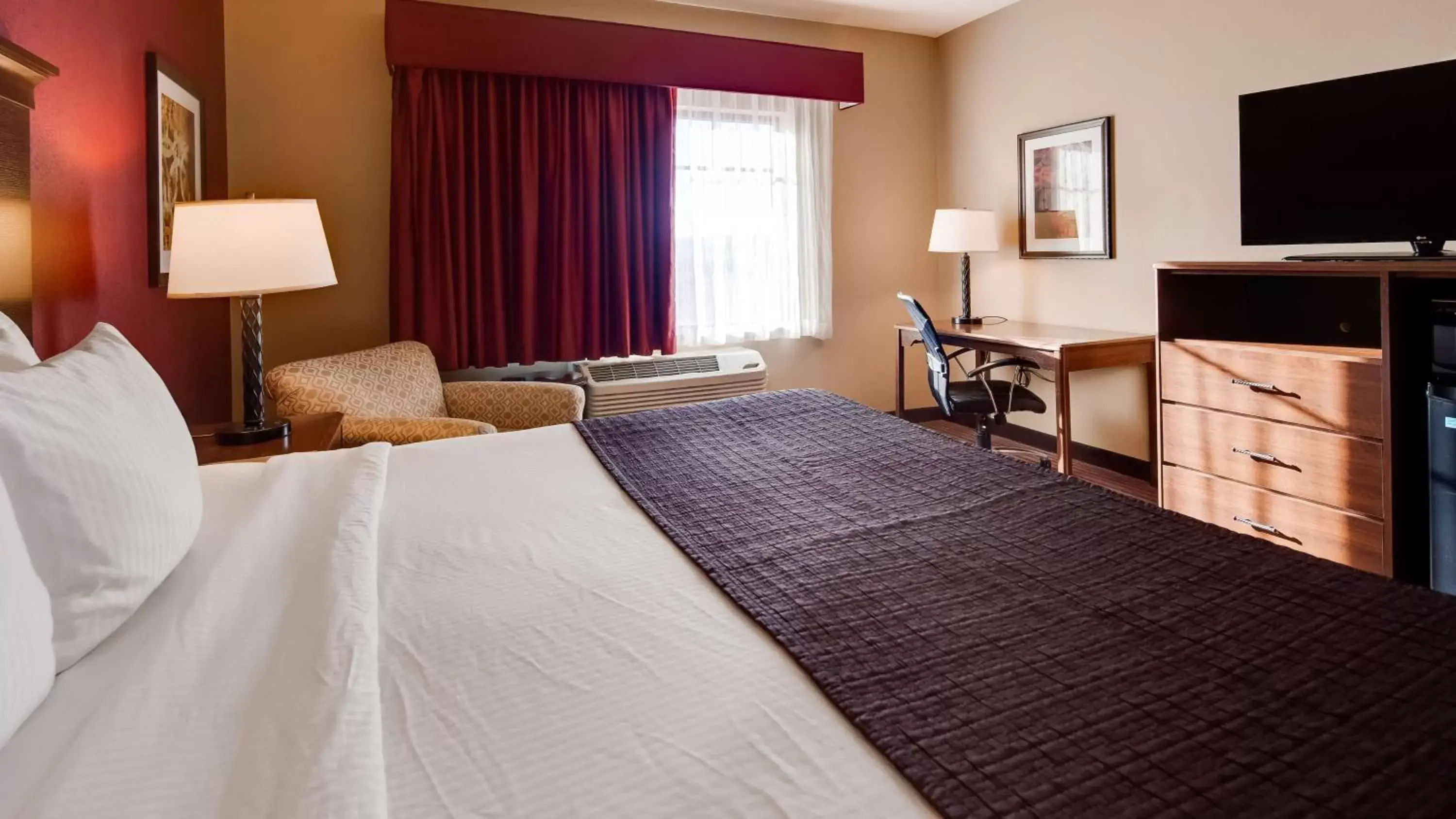 Photo of the whole room, Bed in Best Western Plus Chandler Hotel & Suites