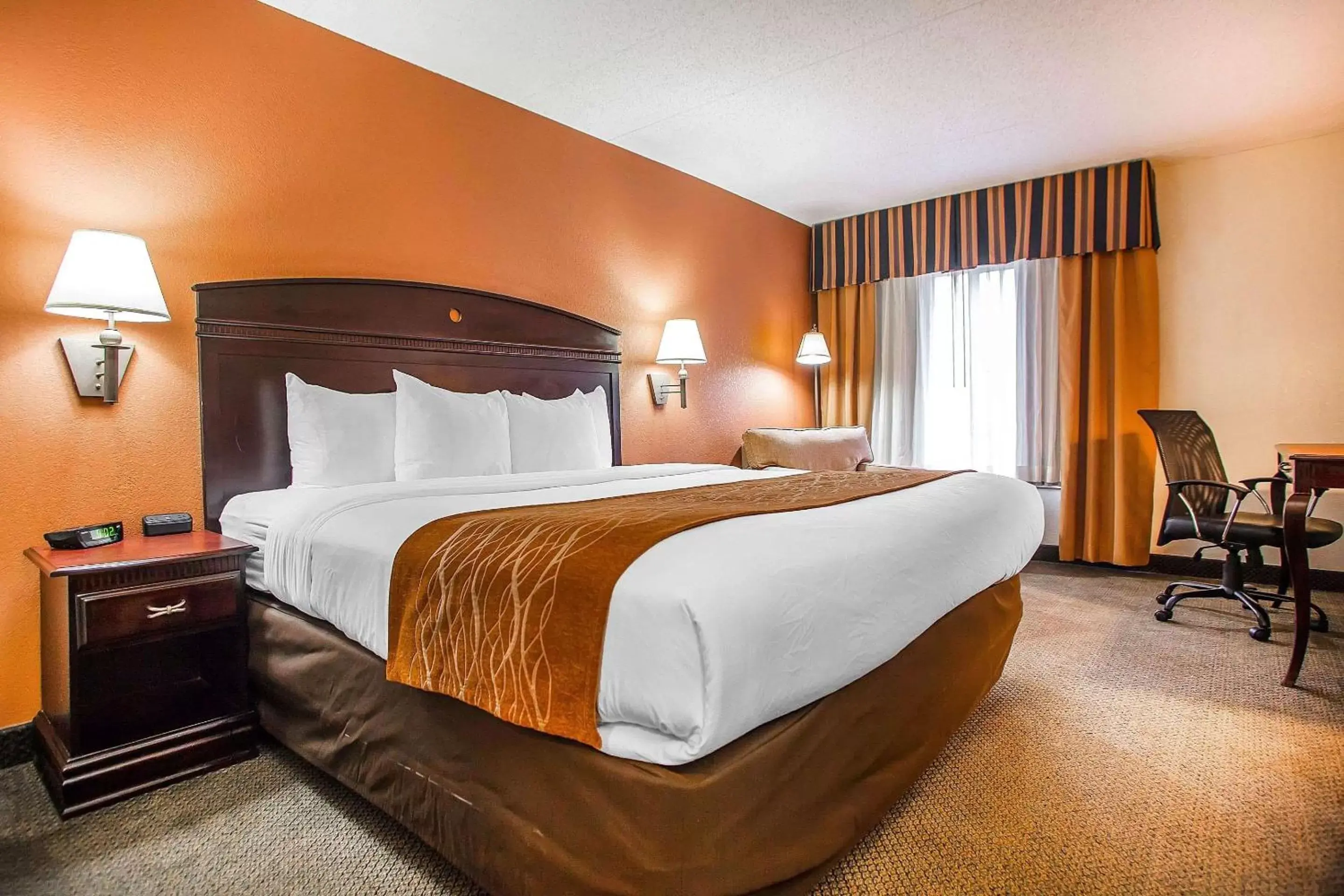 Photo of the whole room, Bed in Comfort Inn & Suites Somerset - New Brunswick