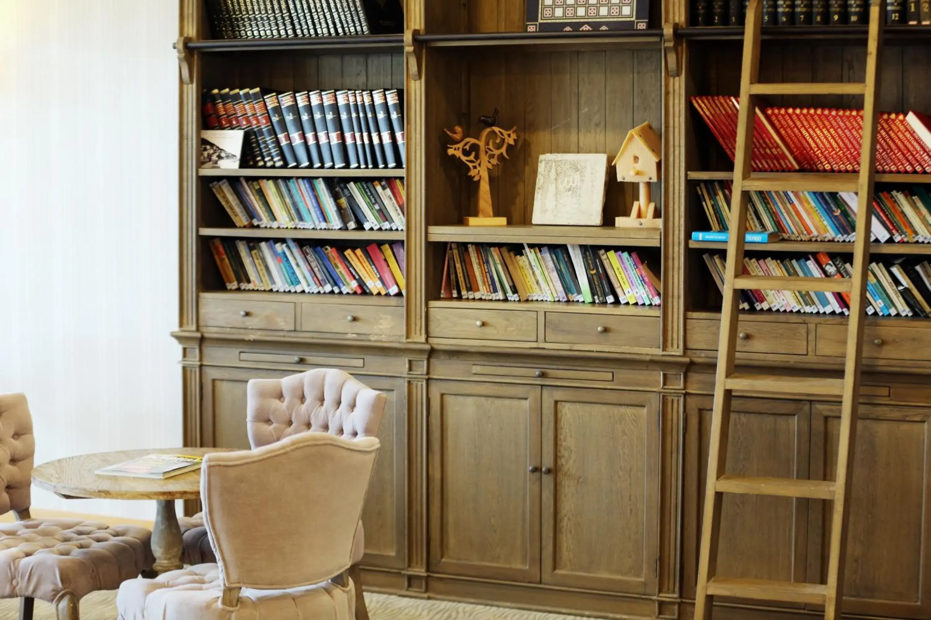Lobby or reception, Library in Sarissa Hotel