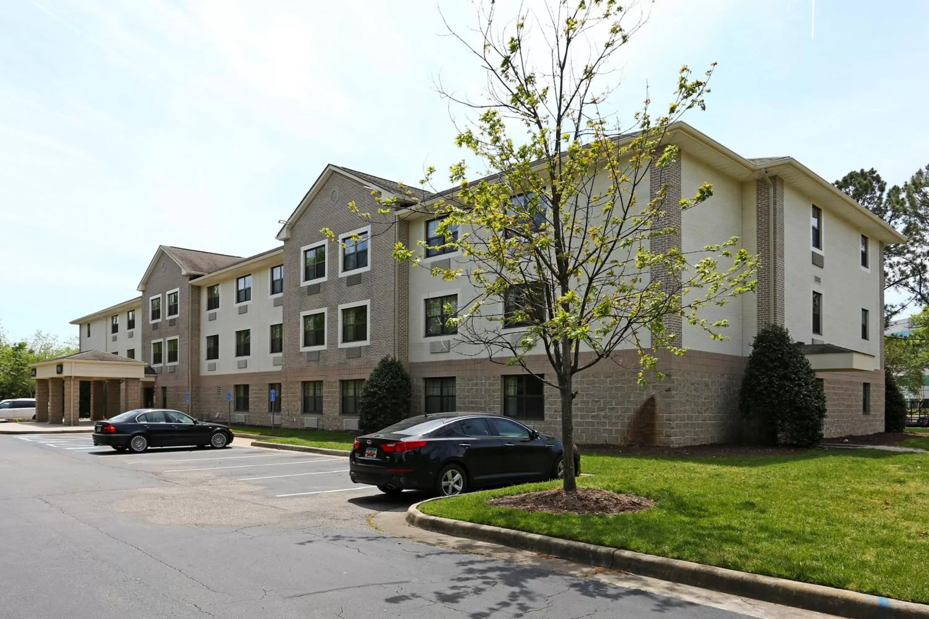 Property Building in Extended Stay America Suites - Hampton - Coliseum