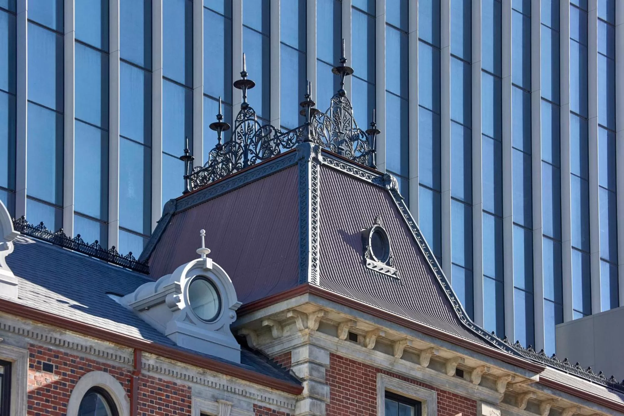 Property building in COMO The Treasury