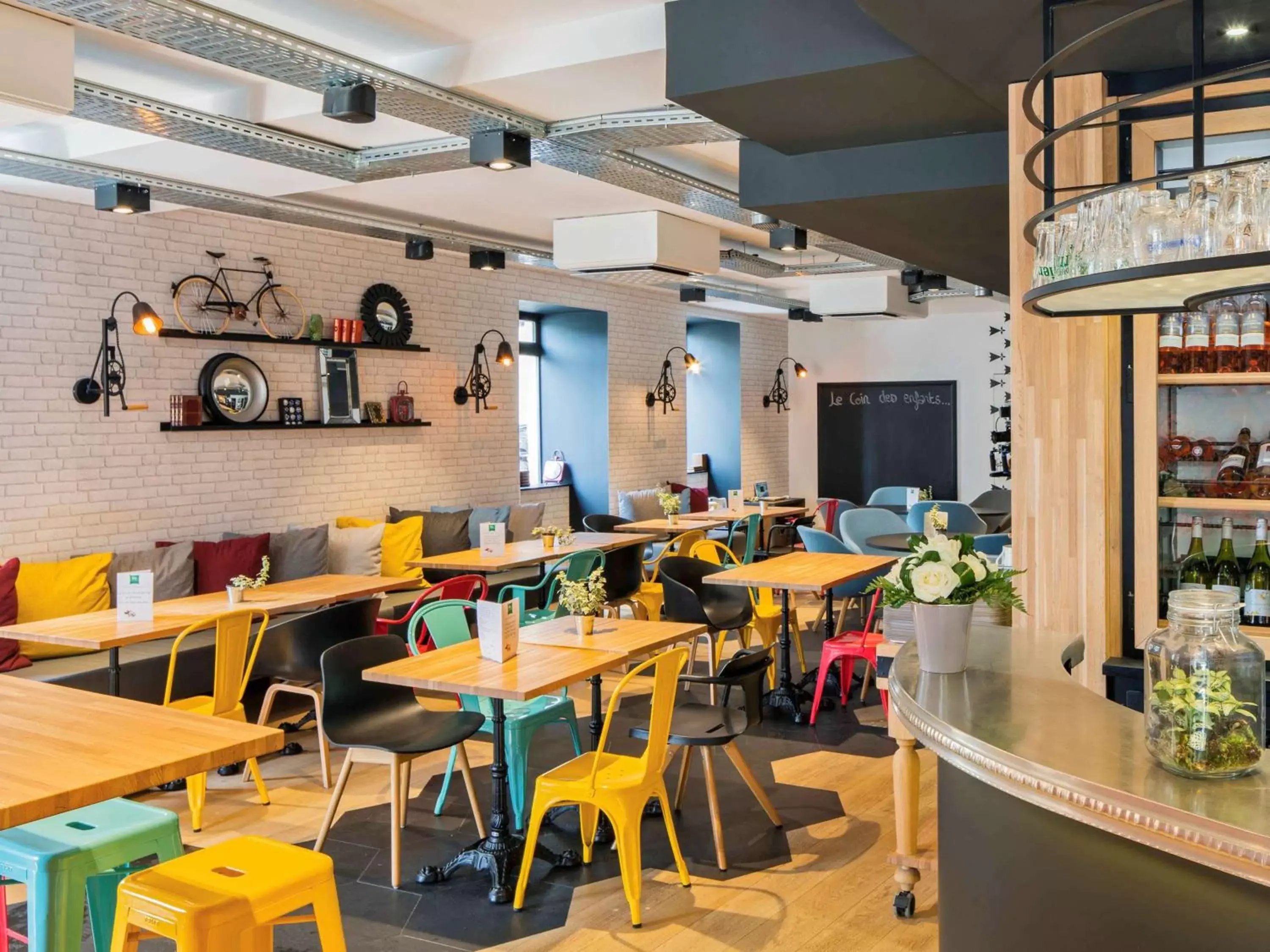 Restaurant/Places to Eat in ibis Styles Dinan Centre Ville