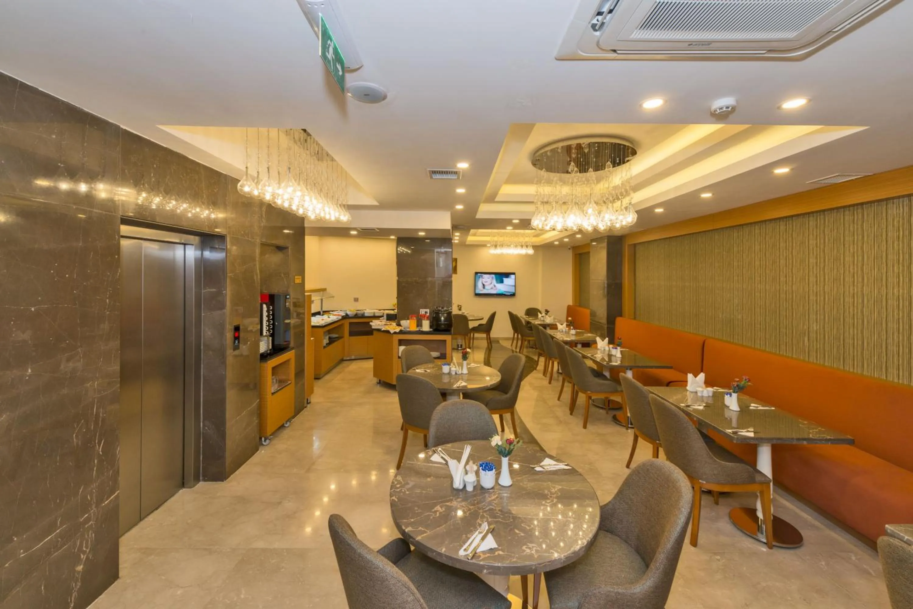 Restaurant/places to eat in Bisetun Hotel