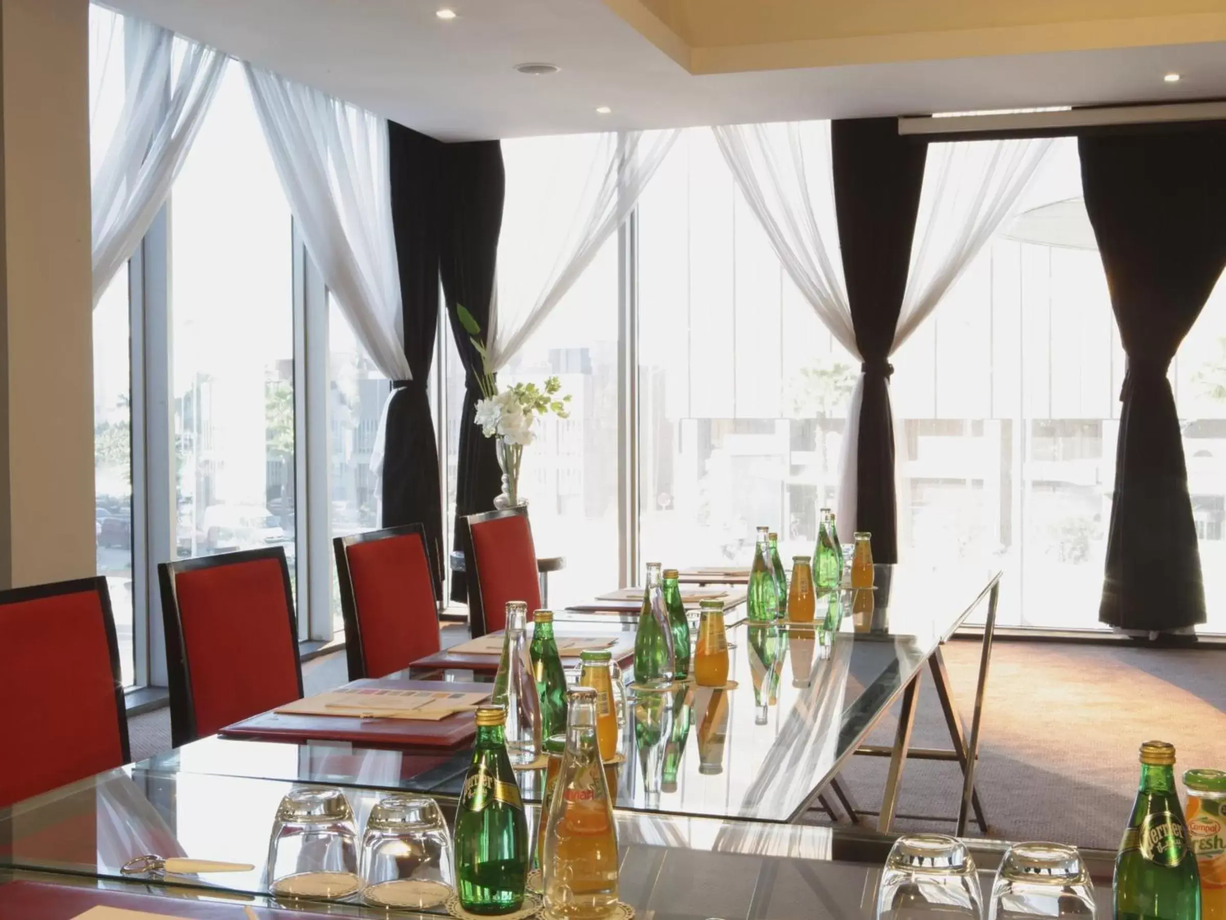 Business facilities, Restaurant/Places to Eat in Hôtel Farah Casablanca
