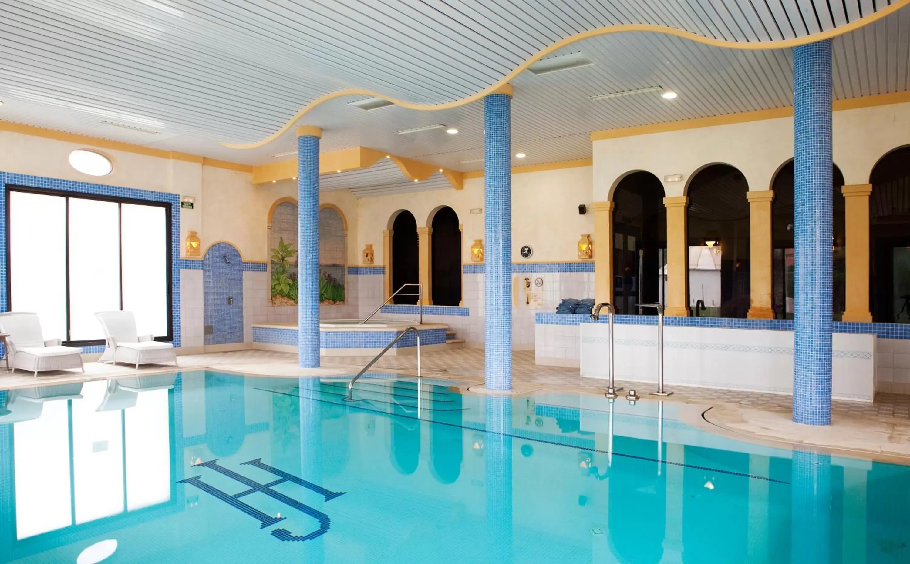 Swimming Pool in Hotel Jerez & Spa