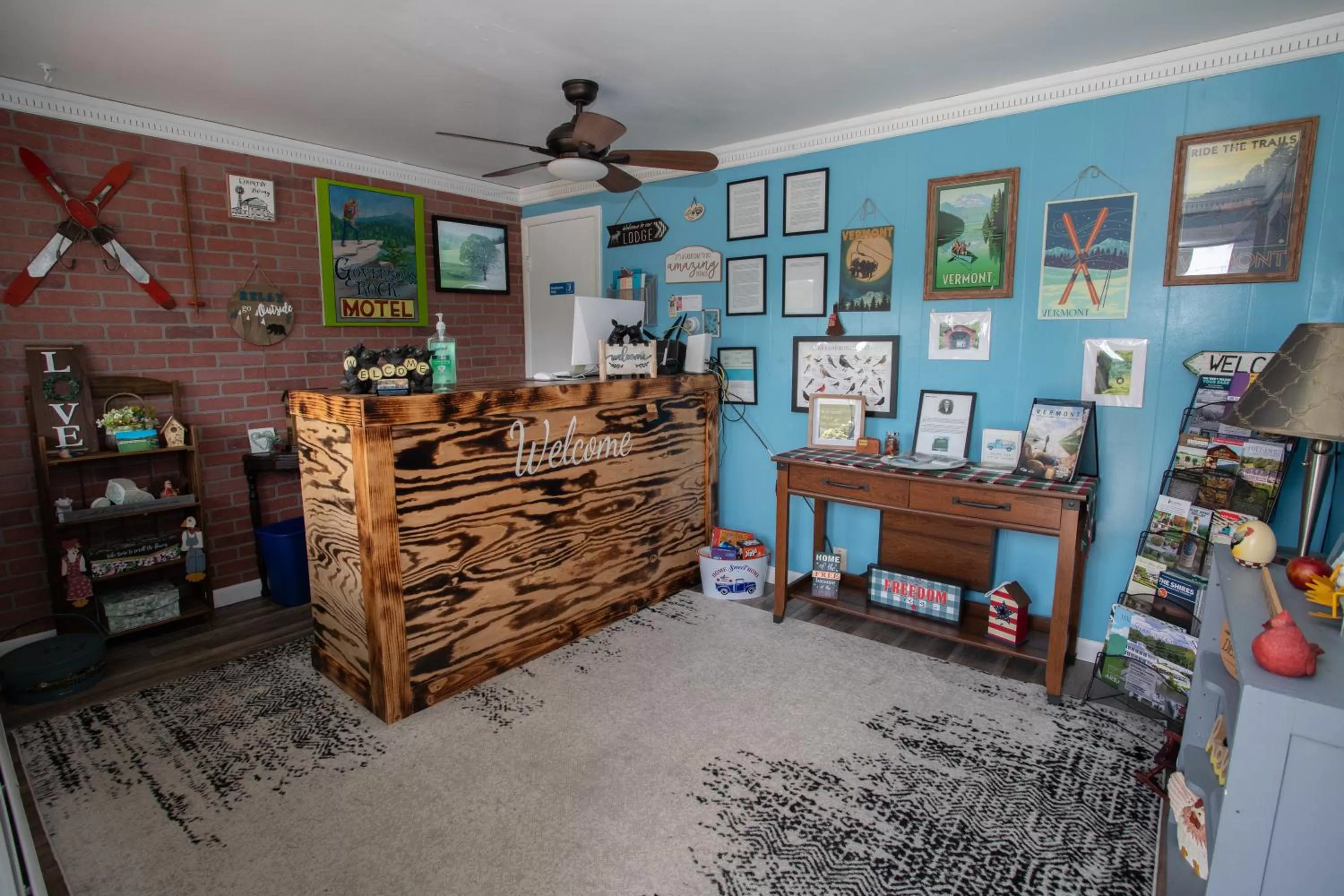 Property building in Governor's Rock Motel