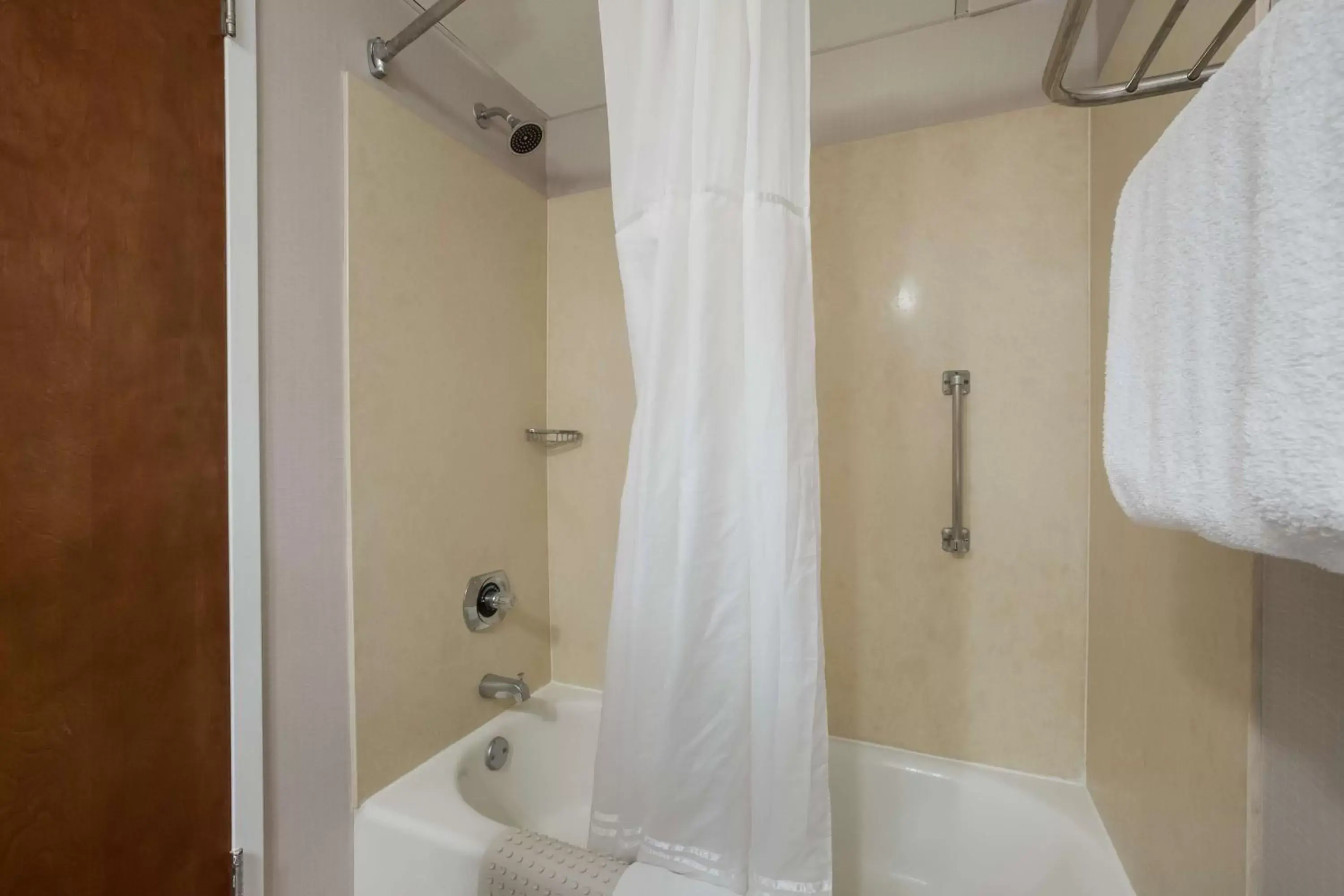 Bathroom in Best Western Hunt's Landing Hotel Matamoras Milford