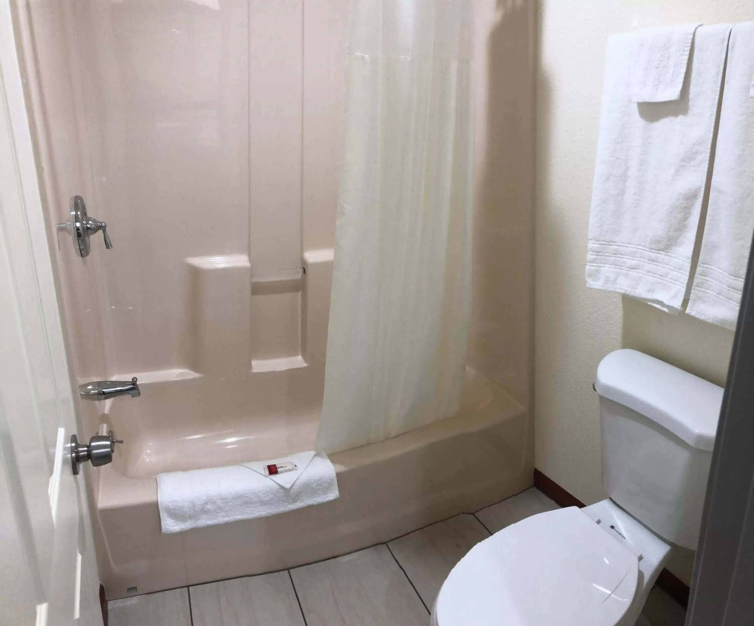 Bathroom in Days Inn by Wyndham Oroville