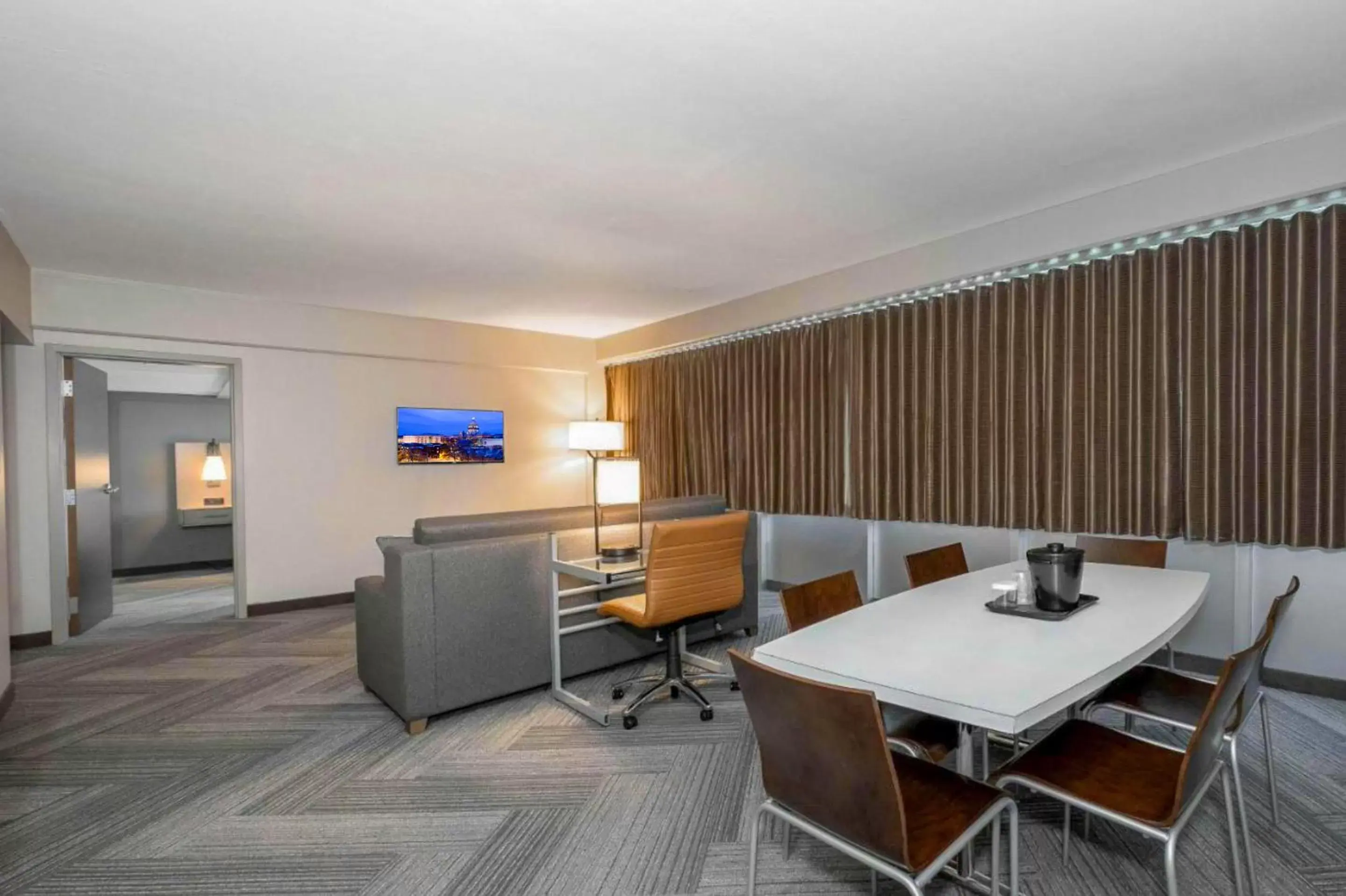 Presidential Queen Suite - Non-Smoking in State House Inn, Trademark Collection by Wyndham Presidential Queen Suite - Non-Smoking in State House Inn, Trademark Collection by Wyndham