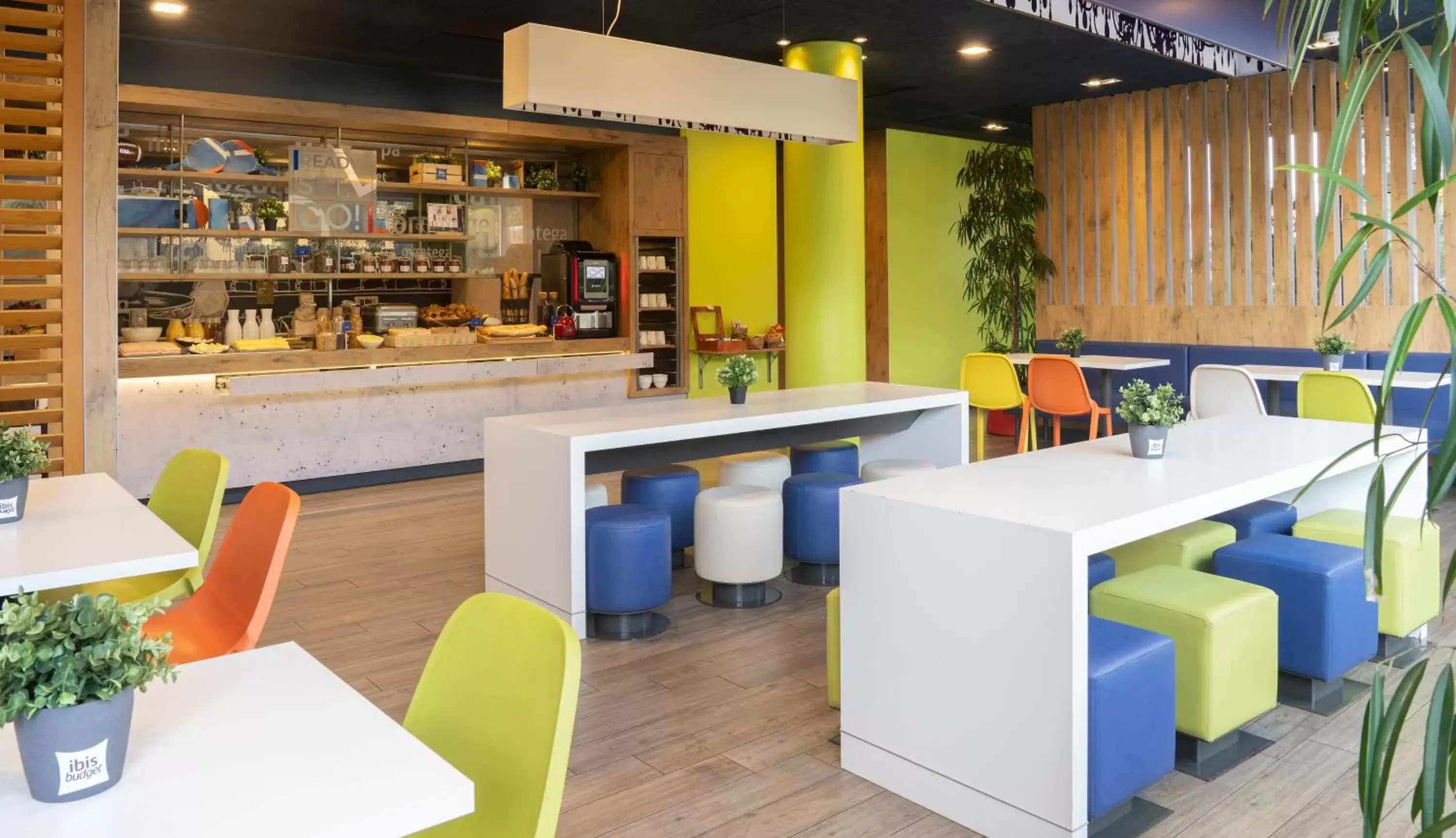 Restaurant/places to eat, Lounge/Bar in Ibis Budget Barcelona Sant Andreu De La Barca