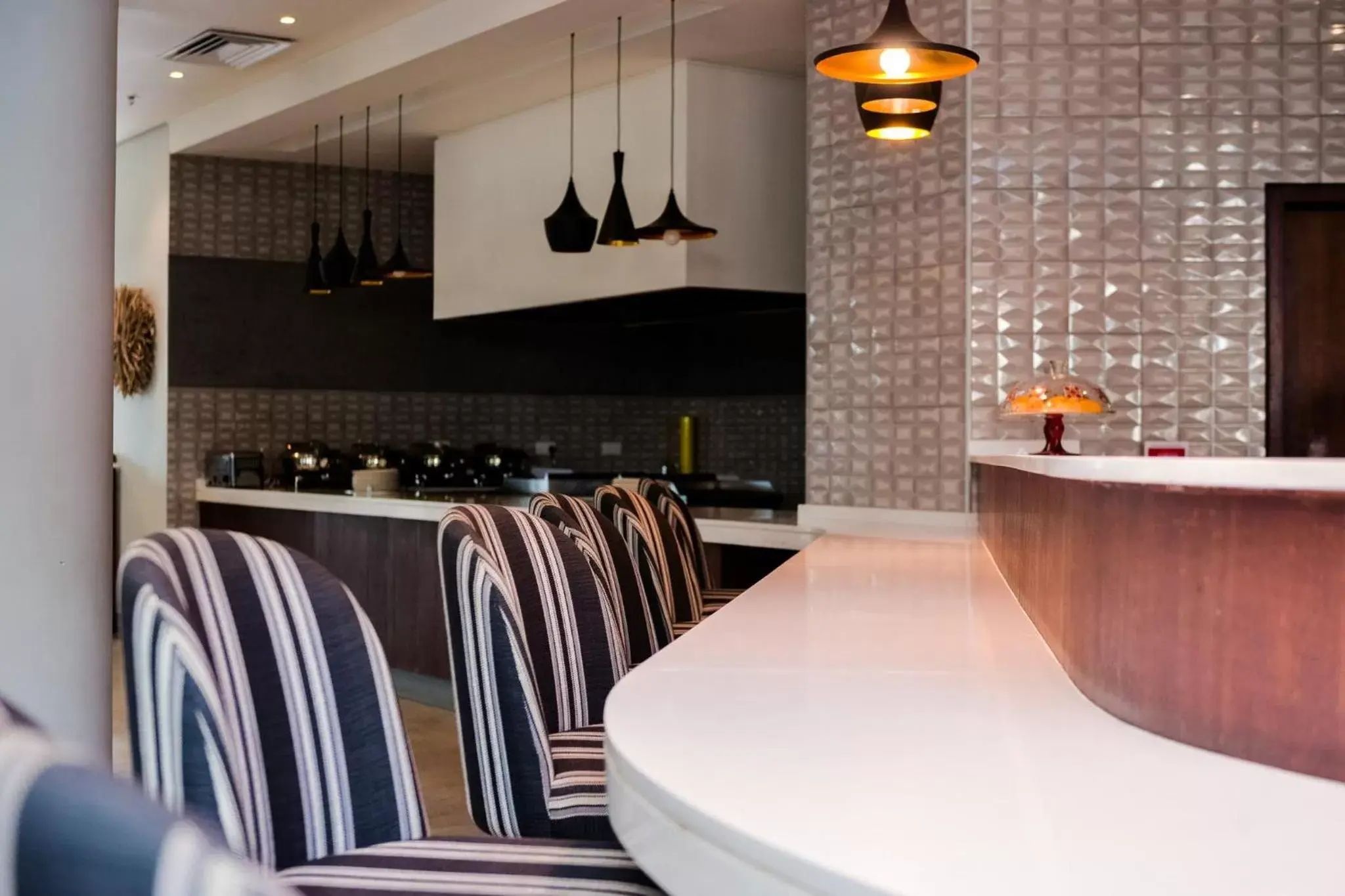 Lounge or bar, Restaurant/Places to Eat in Crowne Plaza - Dar Es Salaam, an IHG Hotel