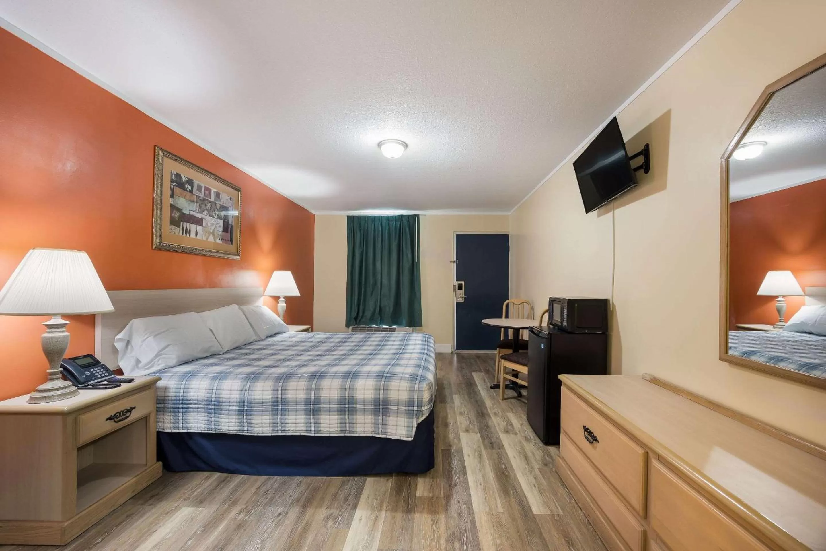 Photo of the whole room, Bed in Rodeway Inn Cecil