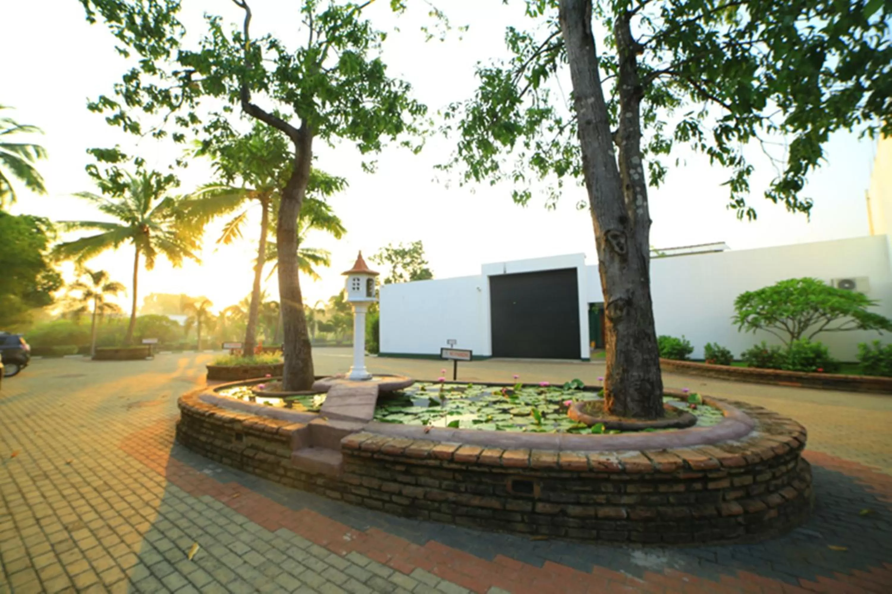 Garden in Ruins Chaaya Hotel