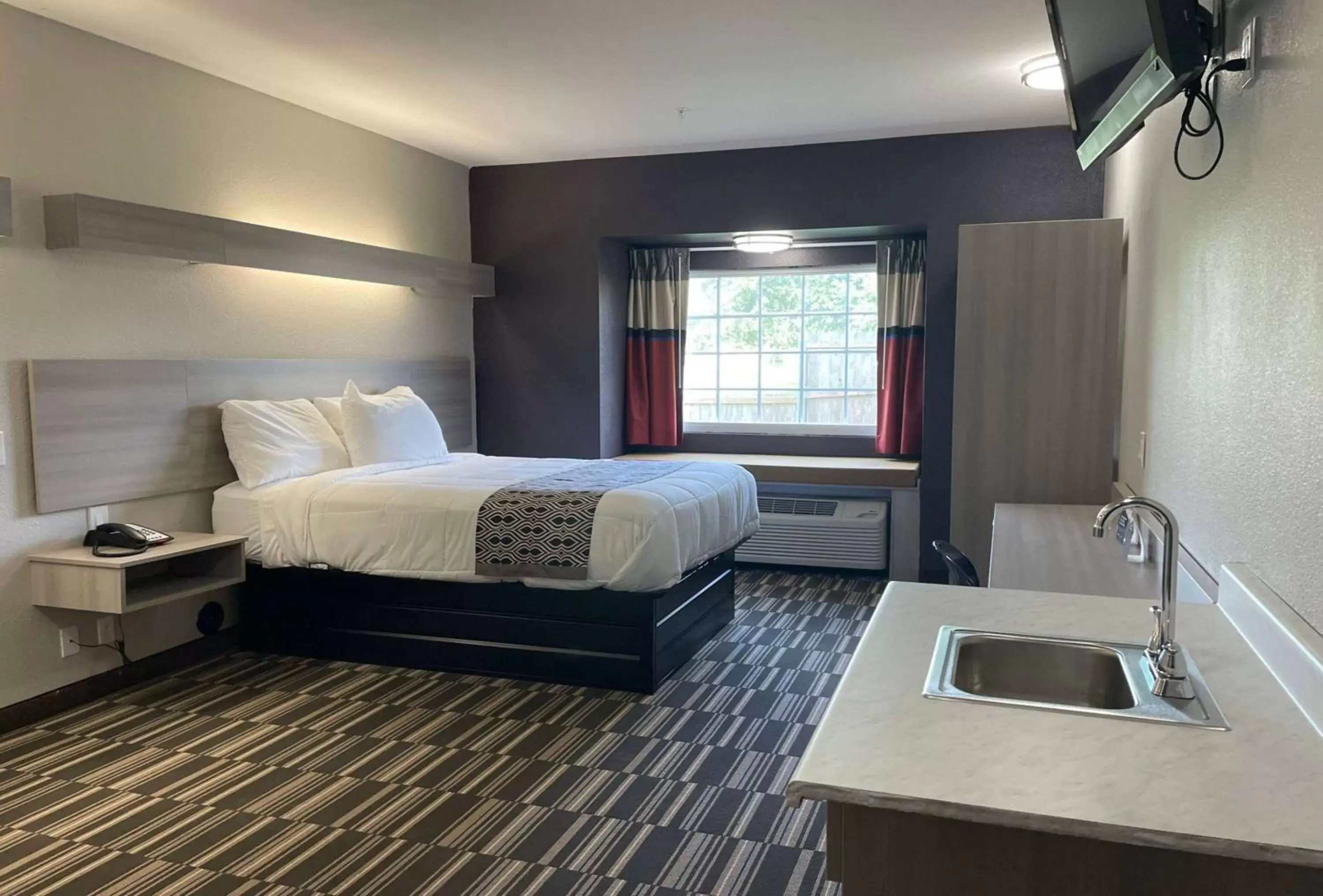 Photo of the whole room, Bed in Microtel Inn & Suites by Wyndham Bossier City