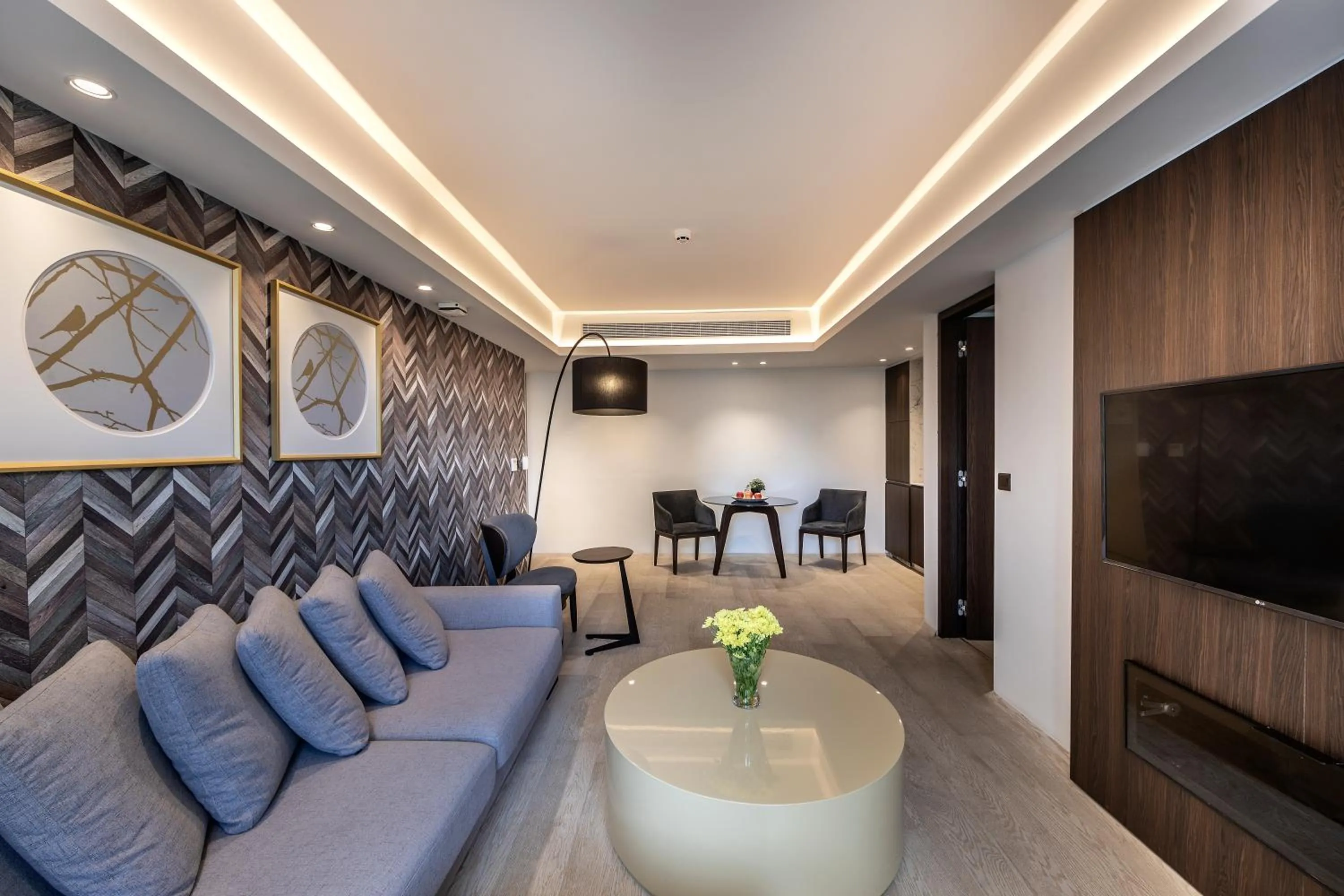 TV and multimedia in Almond Business Hotel