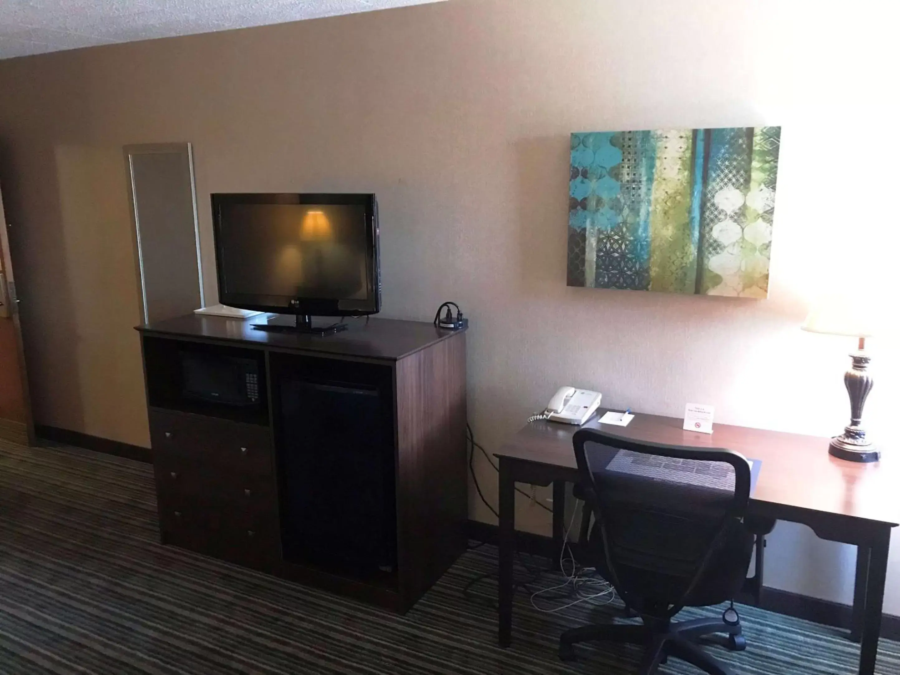 Photo of the whole room, TV/Entertainment Center in Best Western Woodhaven Inn