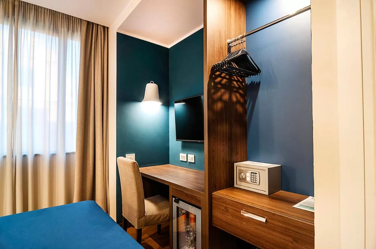 Bed in Fly Decó Hotel