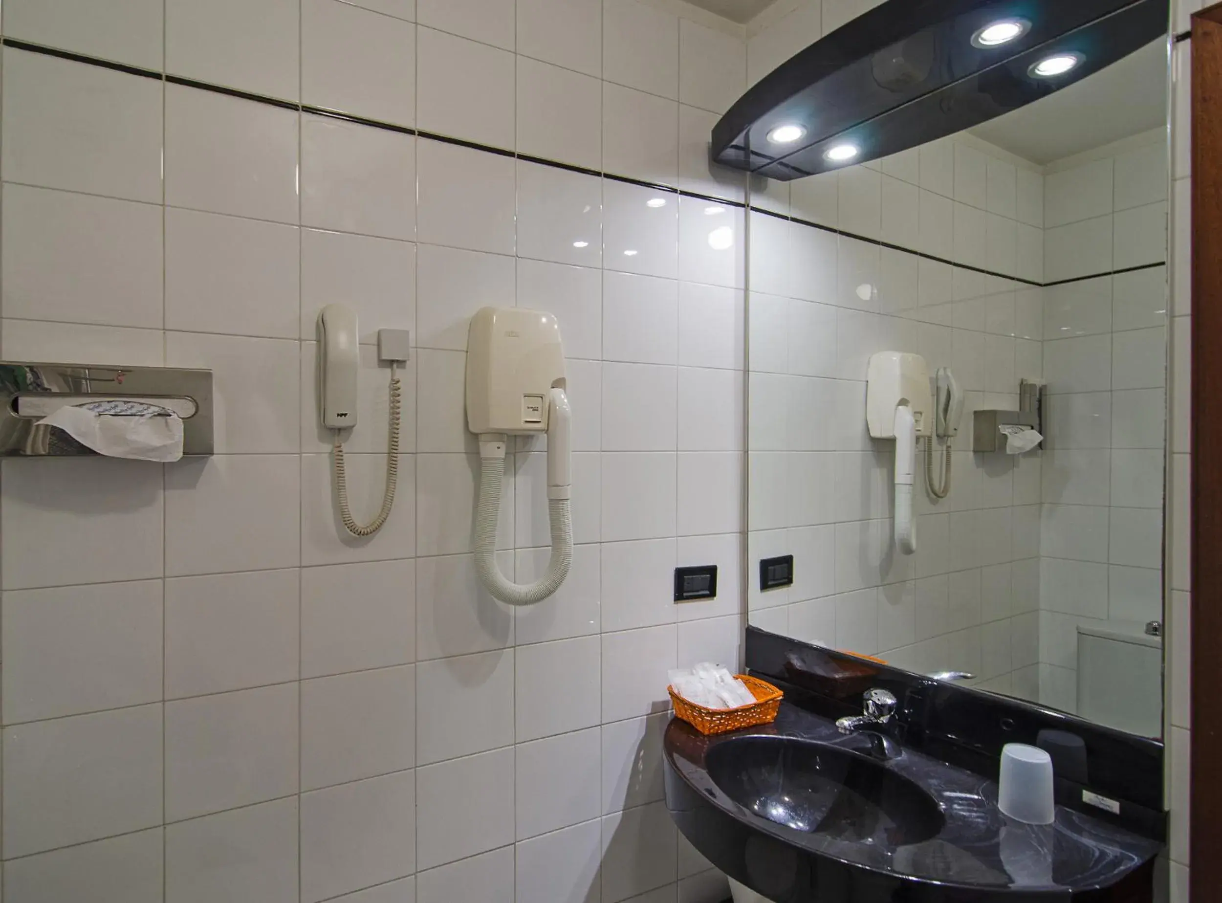 Shower, Bathroom in Hotel Rex