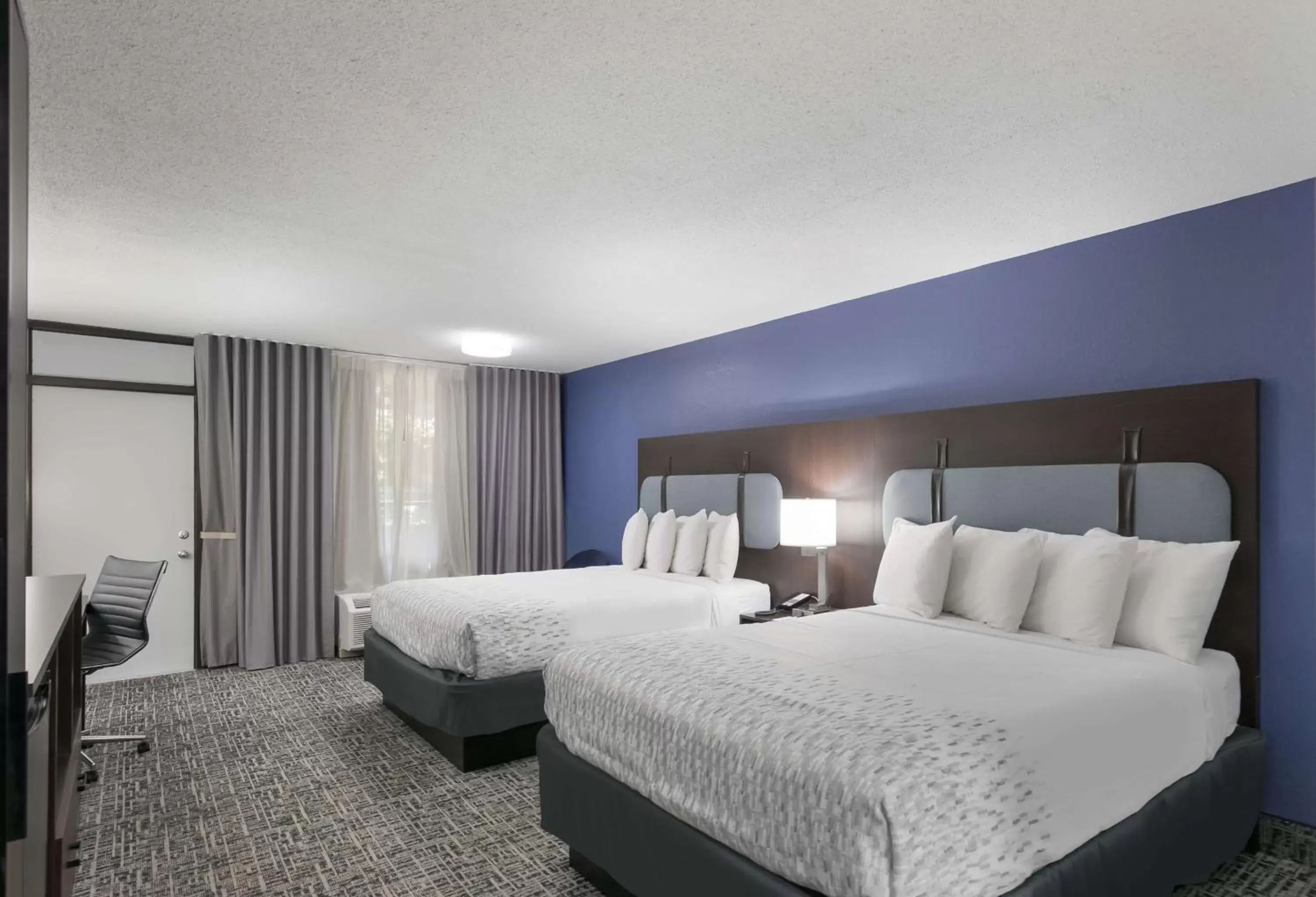 Bedroom, Bed in SureStay Plus Hotel by Best Western Gatlinburg