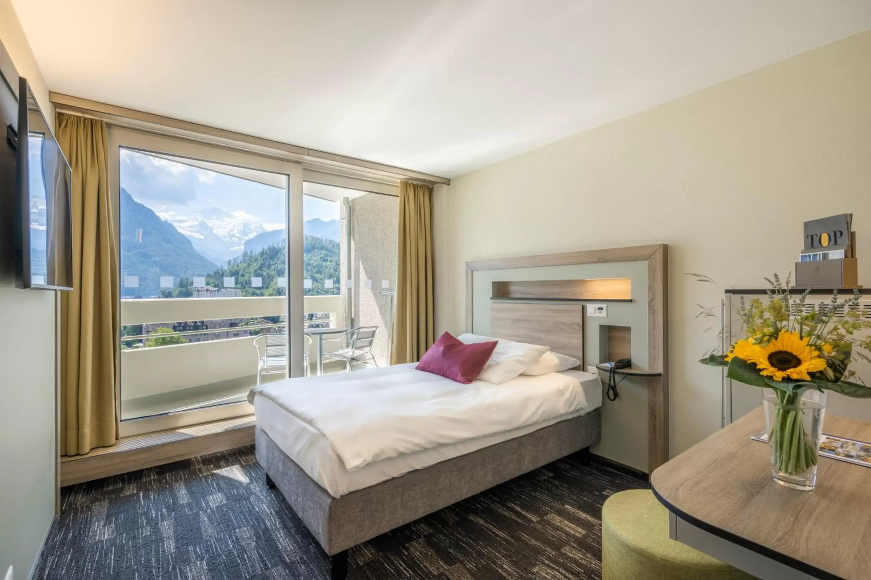 Photo of the whole room, Mountain View in Metropole Swiss Quality Hotel