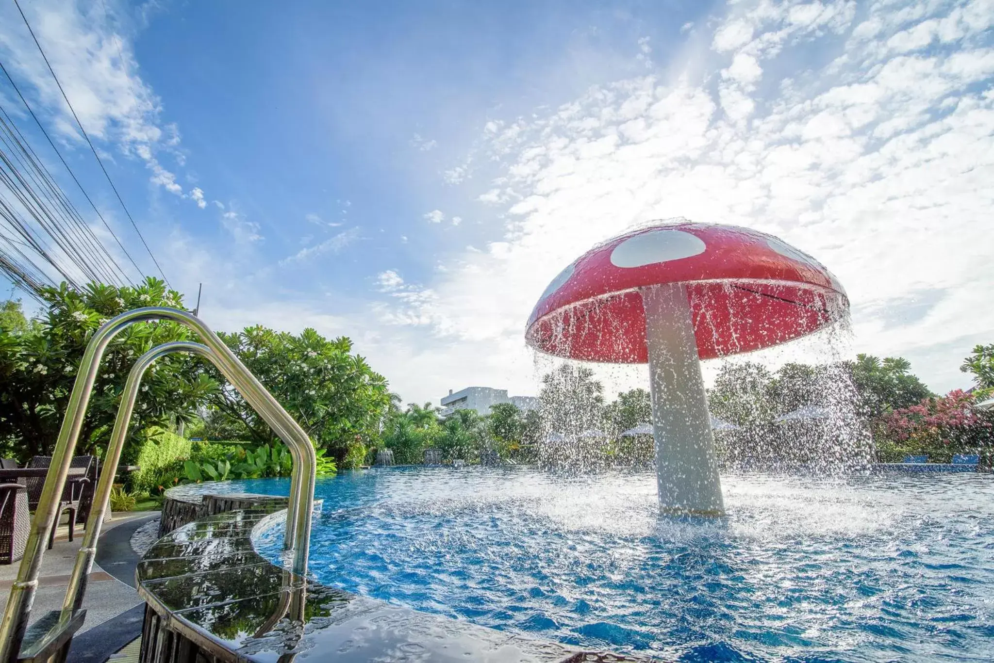 Swimming Pool in Golden Beach Cha-Am Hotel