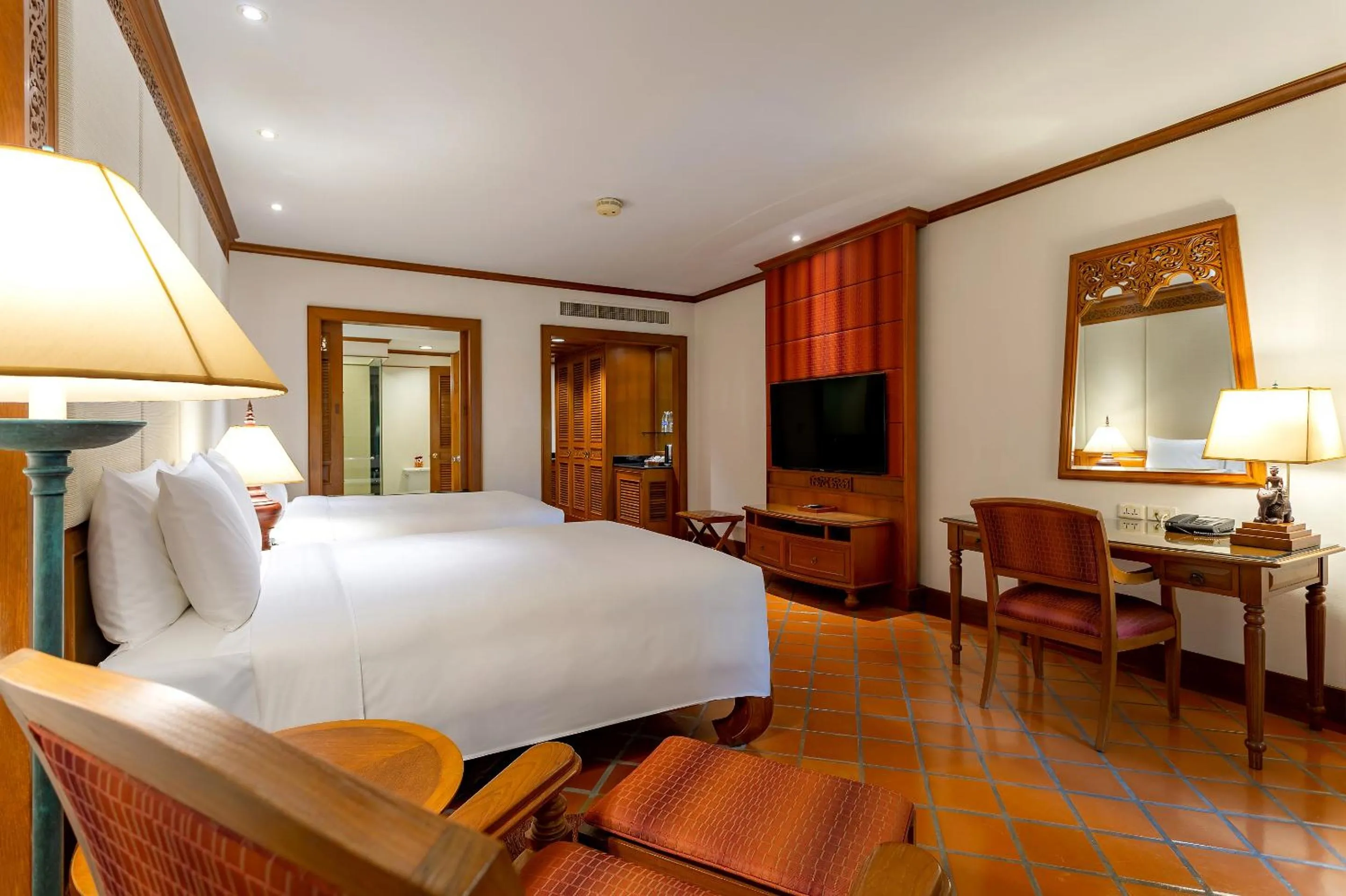 TV and multimedia, Bed in JW Marriott Phuket Resort and Spa