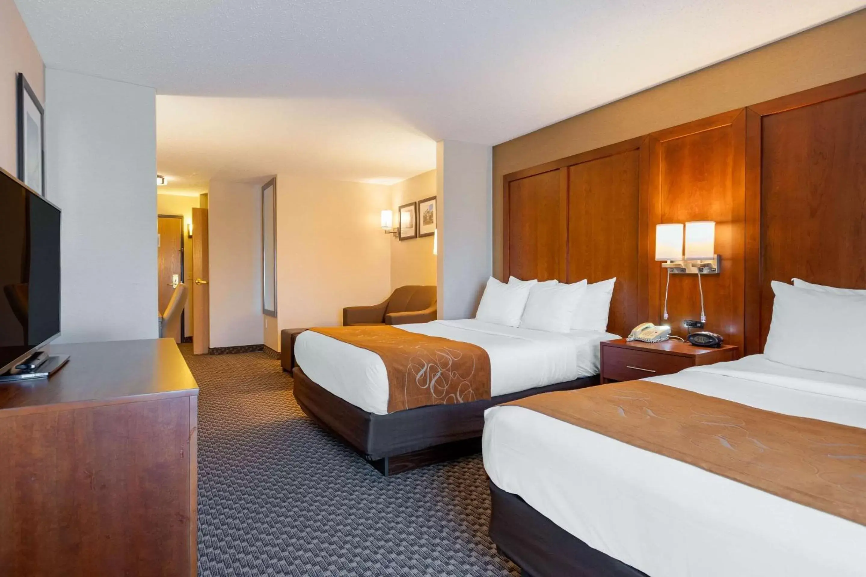 Photo of the whole room, Bed in Comfort Suites South Haven near I-96 Photo of the whole room, Bed in Comfort Suites South Haven near I-96