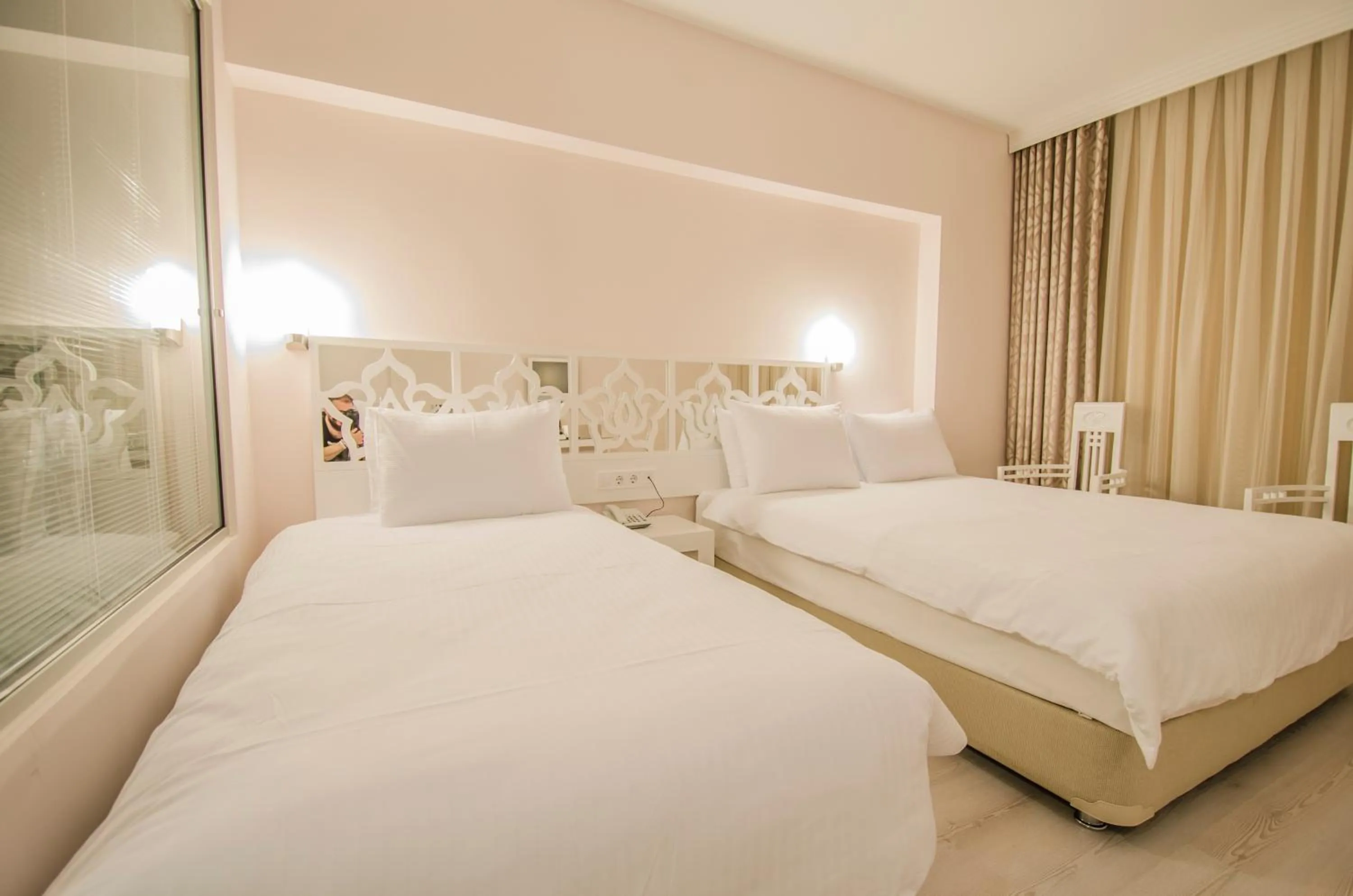 Photo of the whole room, Bed in Cimenoglu Hotel