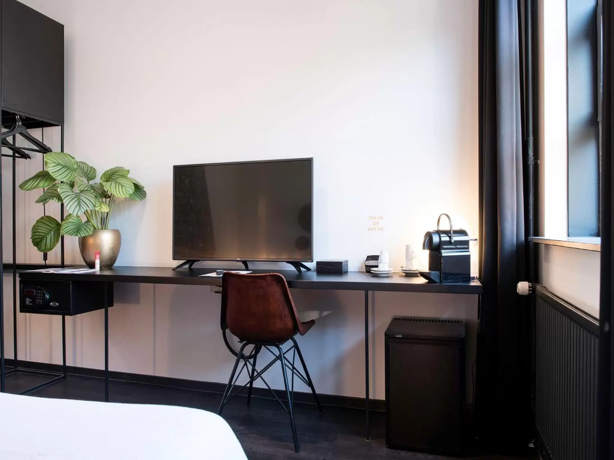 Photo of the whole room, TV/Entertainment Center in Mabi City Centre Hotel