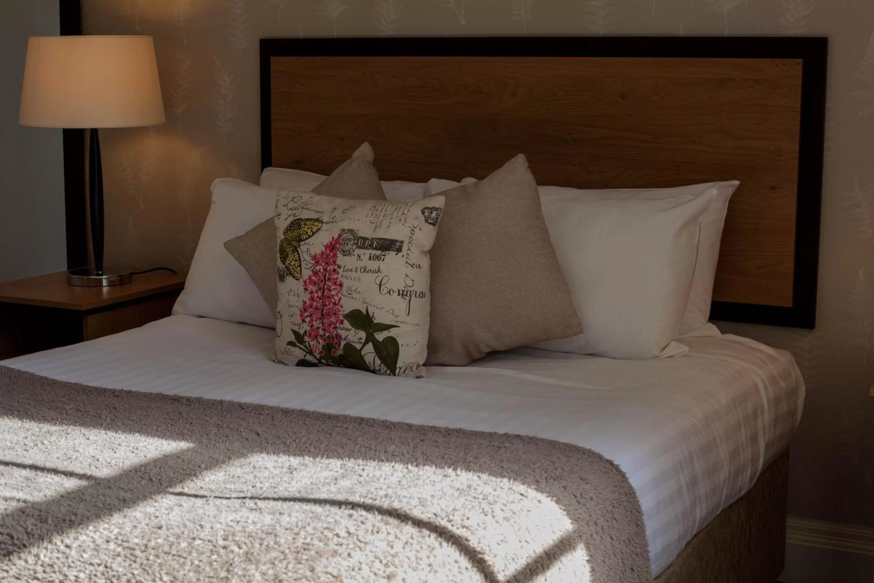 Other, Bed in The Riverside House Hotel