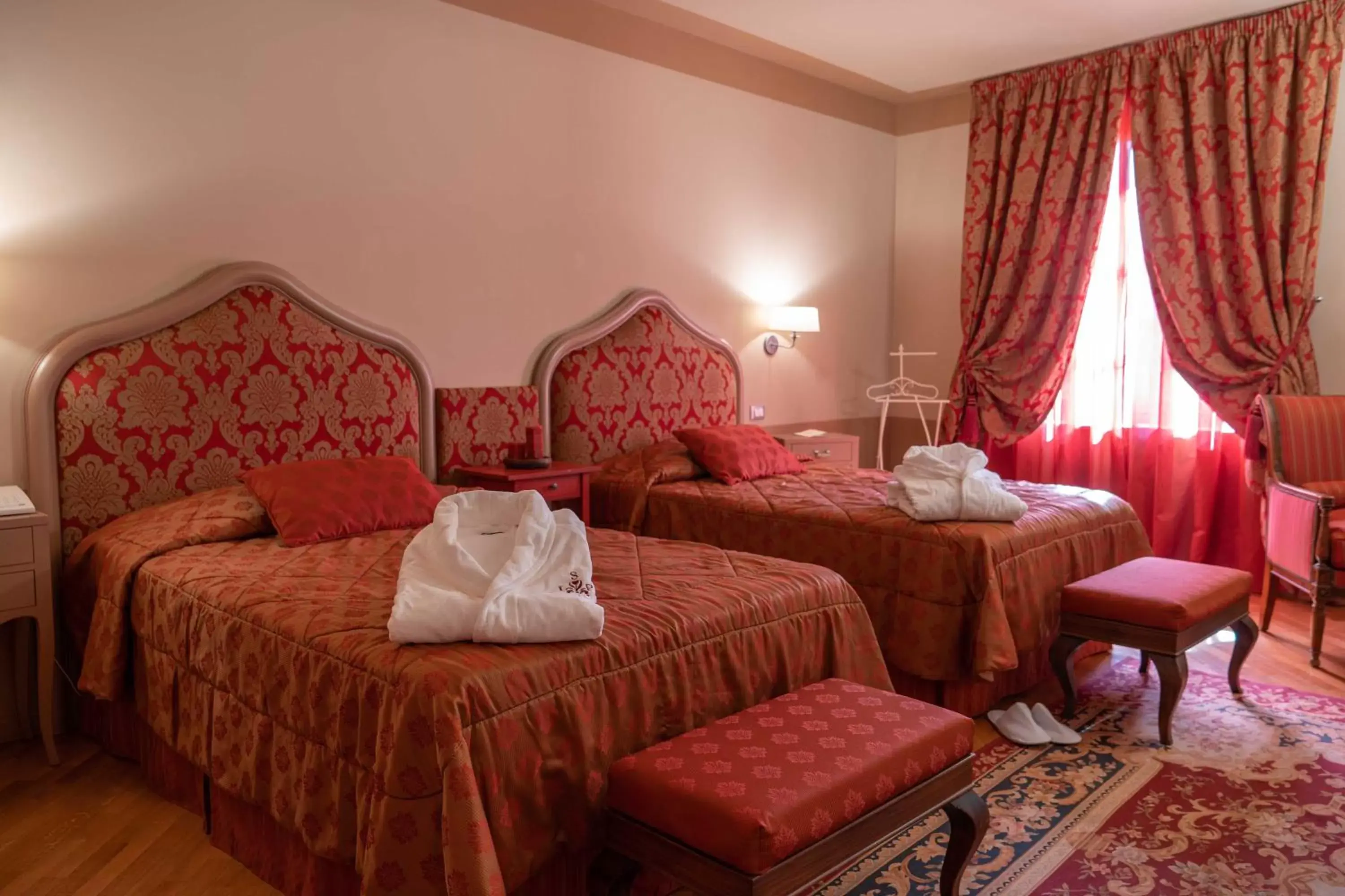 Bedroom, Bed in San Luca Palace