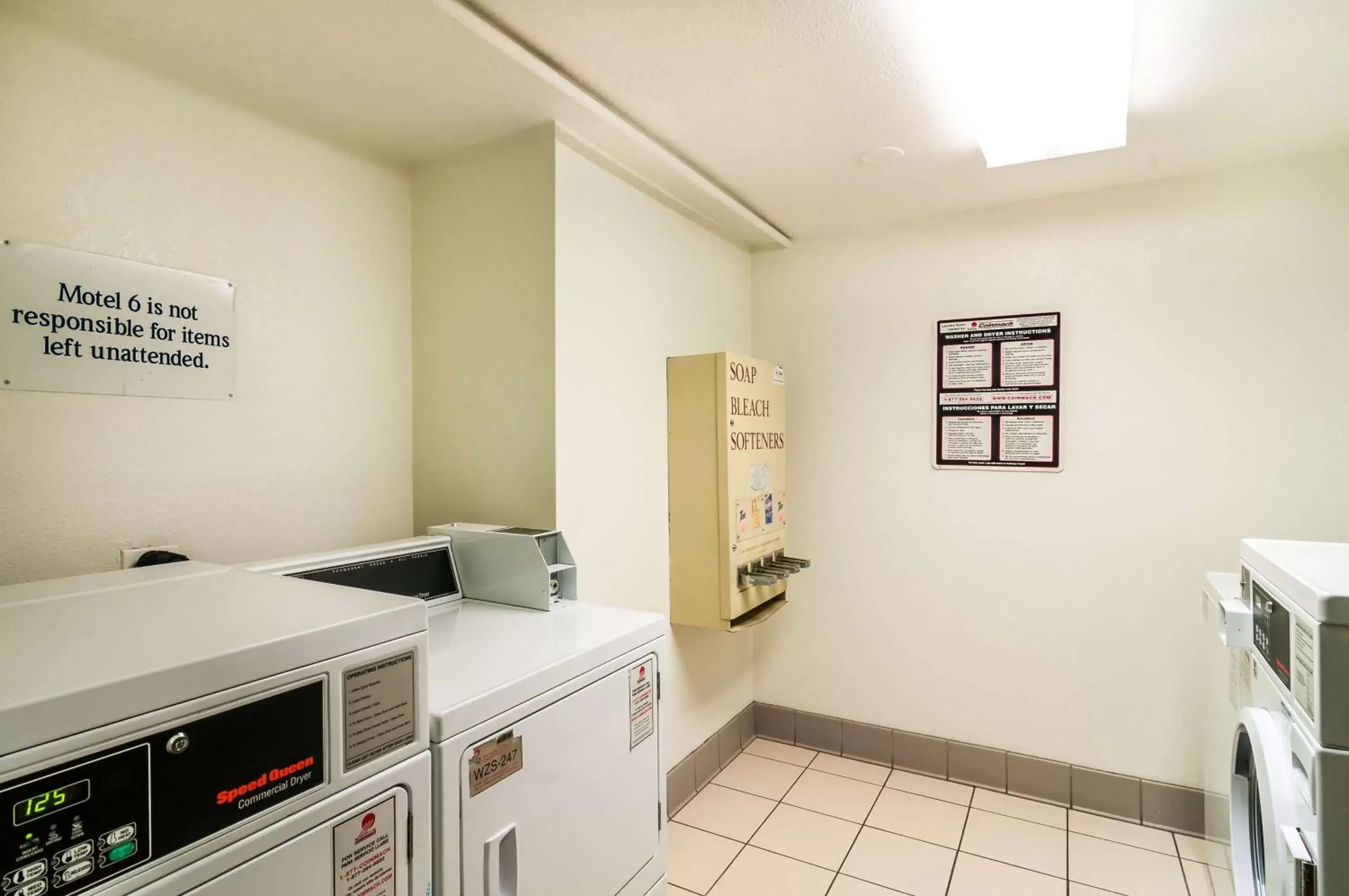 On site, Kitchen/Kitchenette in Motel 6-Arlington Heights, IL - Chicago North Central