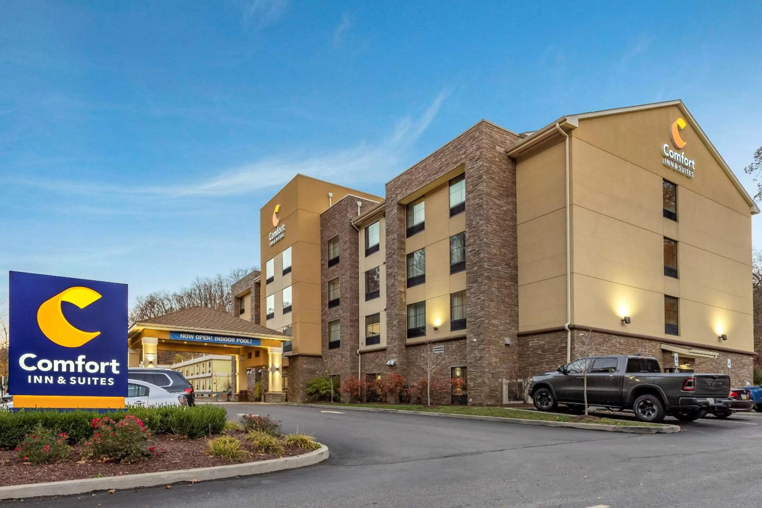 Property building in Comfort Inn & Suites Pittsburgh South