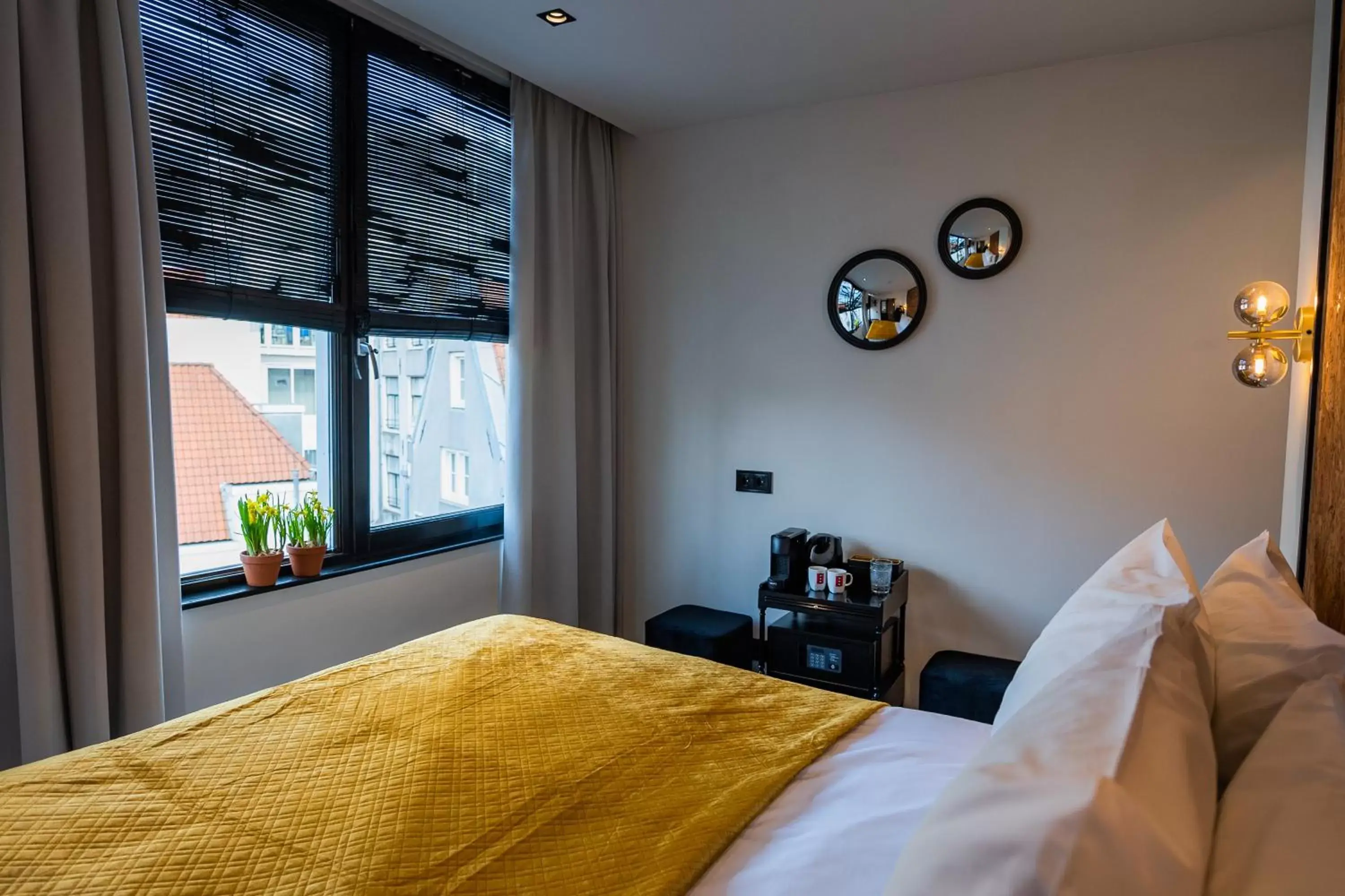 Photo of the whole room, Bed in Sotel Amsterdam Central Station