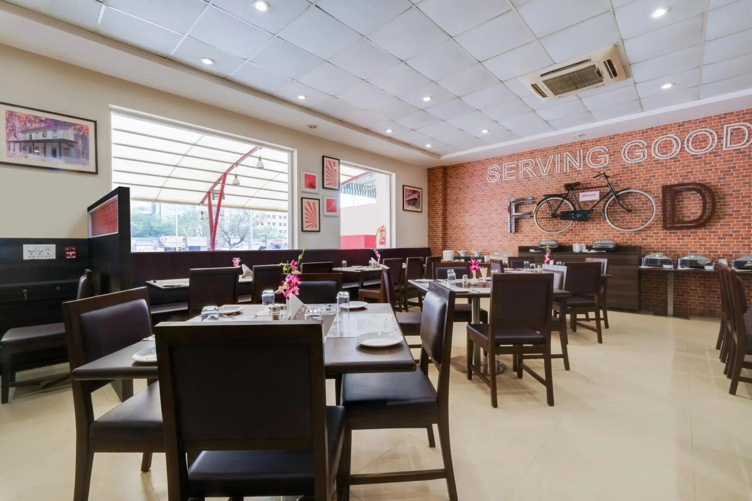 Restaurant/Places to Eat in 7 Apple Hotel, Vadodara