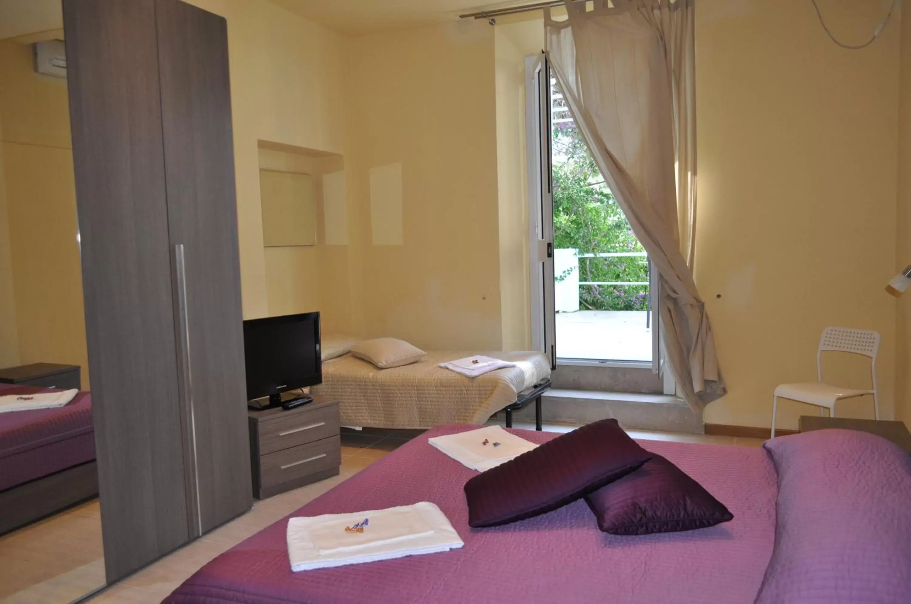Bedroom, Seating Area in Guerrini Hotel