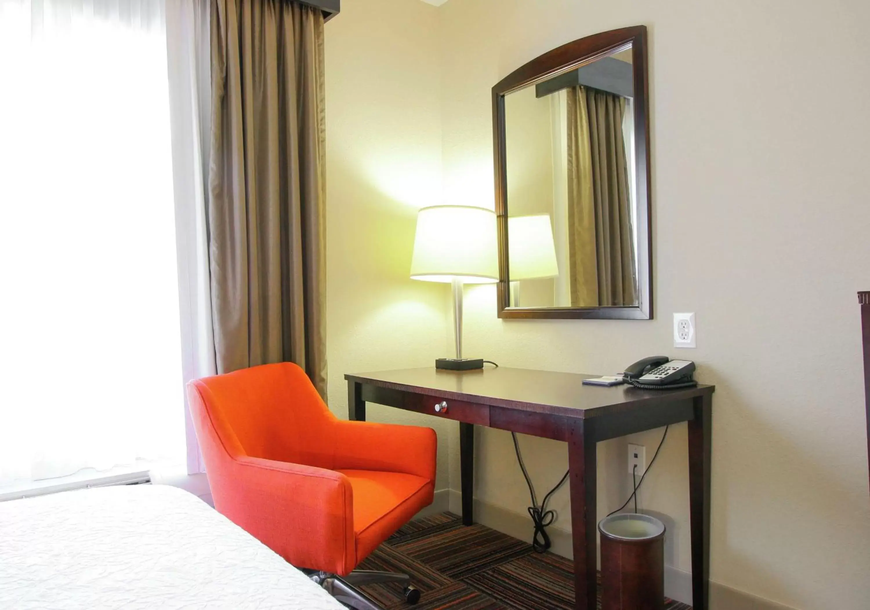 Bedroom, Bed in Hampton Inn & Suites Flowery Branch