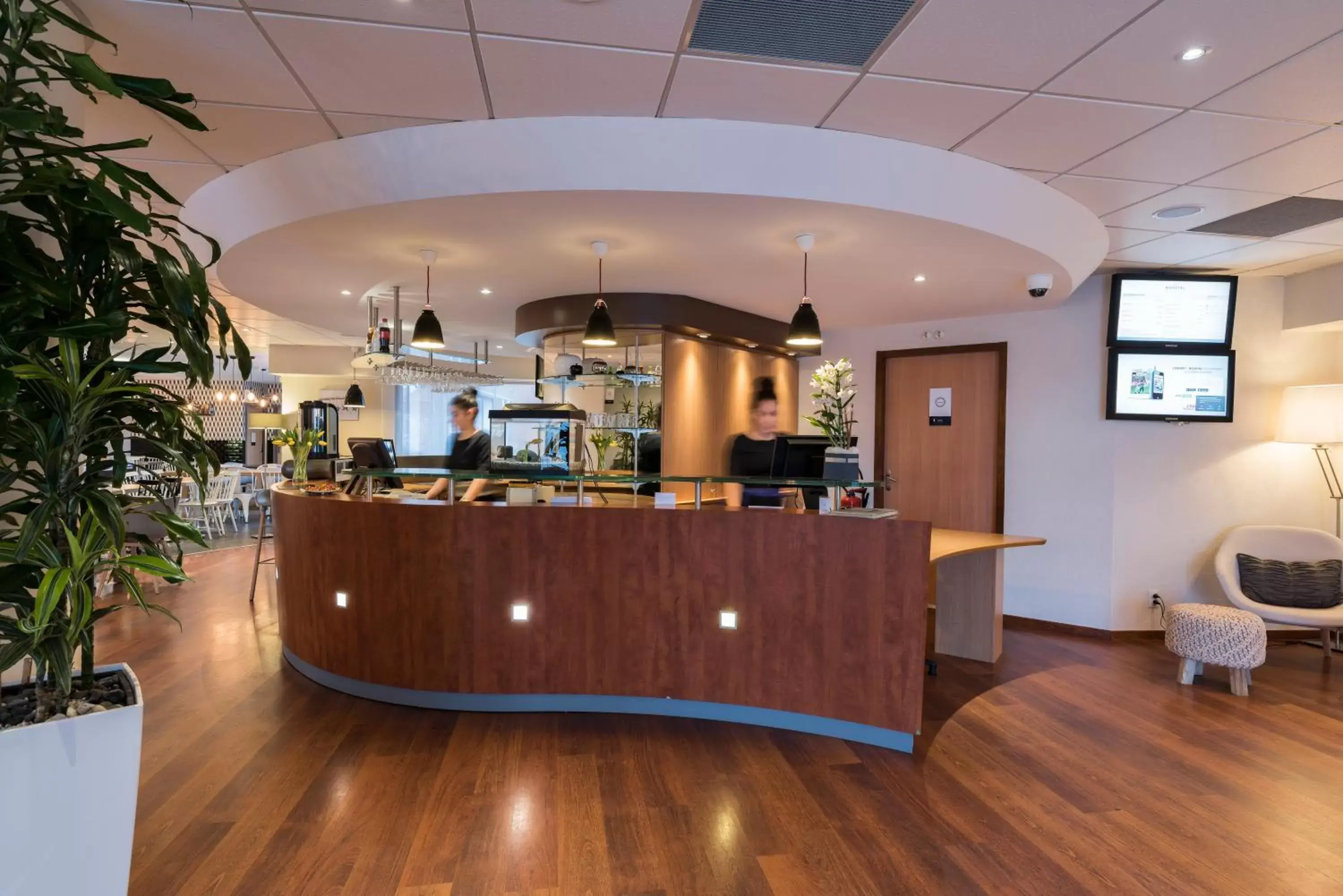 Lobby or reception in Novotel Suites Rouen Normandie