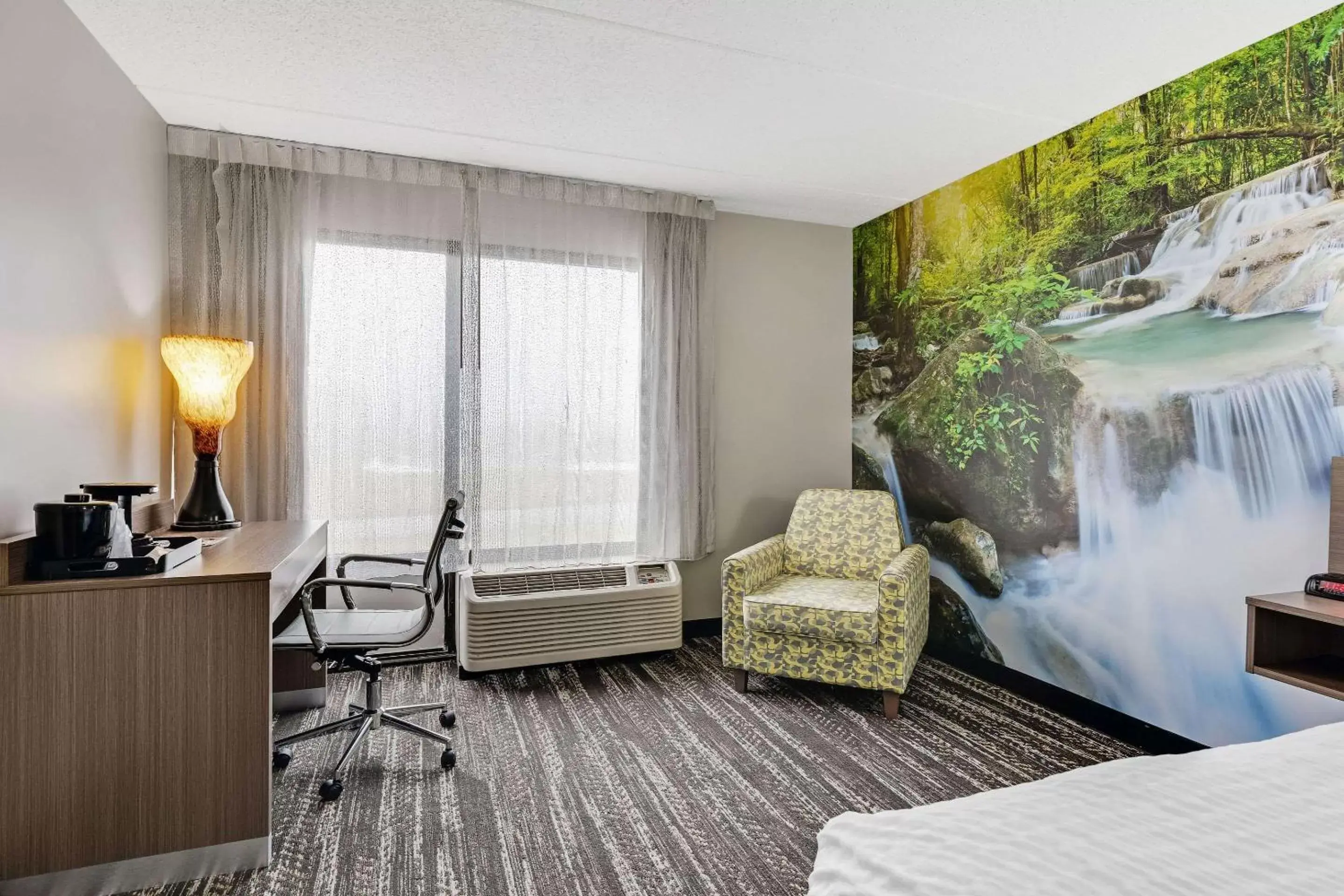 Bedroom, Seating Area in Clarion Pointe by Choice Hotel