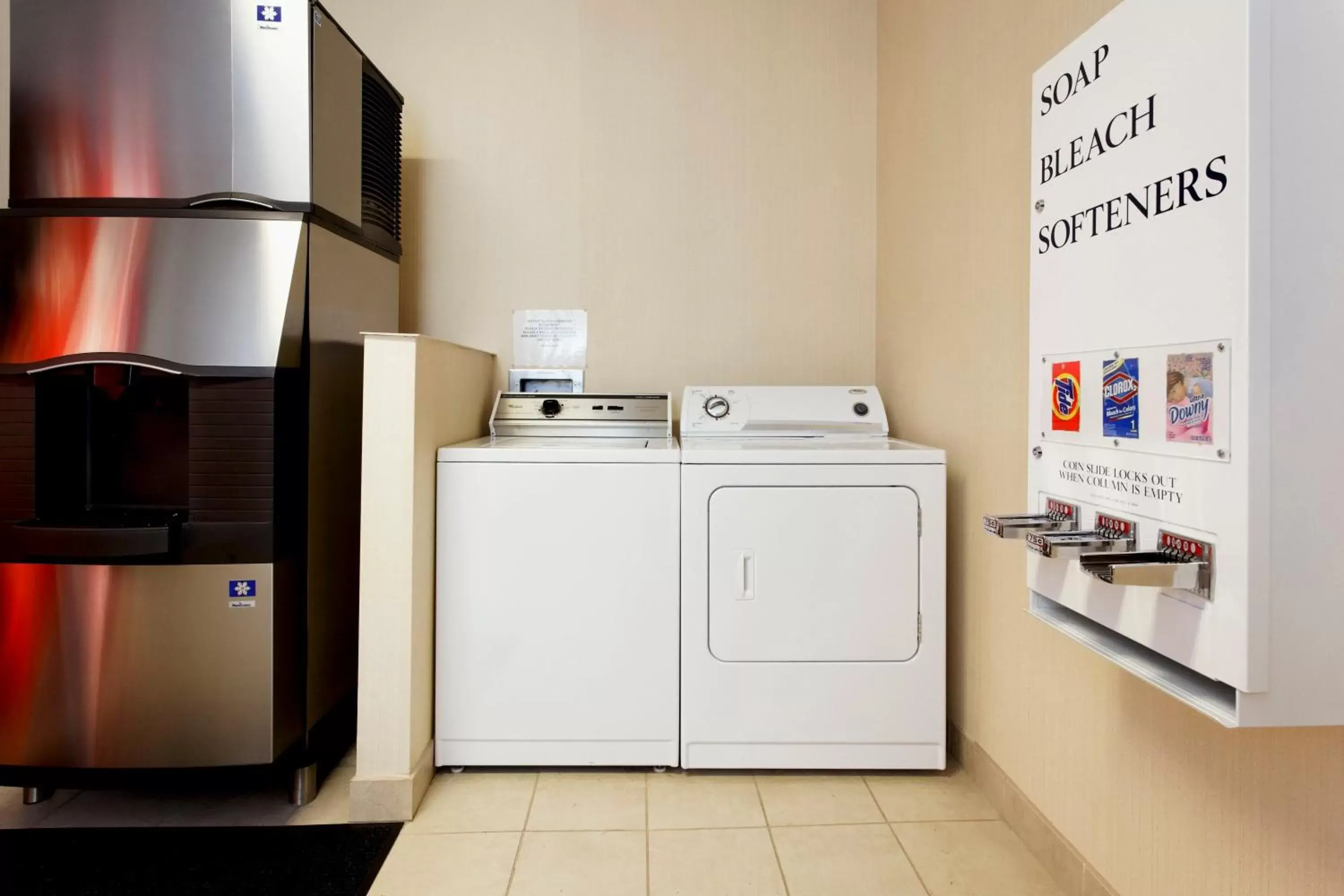 Lobby or reception, Kitchen/Kitchenette in Holiday Inn Express Hotel & Suites Burleson - Fort Worth, an IHG Hotel Lobby or reception, Kitchen/Kitchenette in Holiday Inn Express Hotel & Suites Burleson - Fort Worth, an IHG Hotel