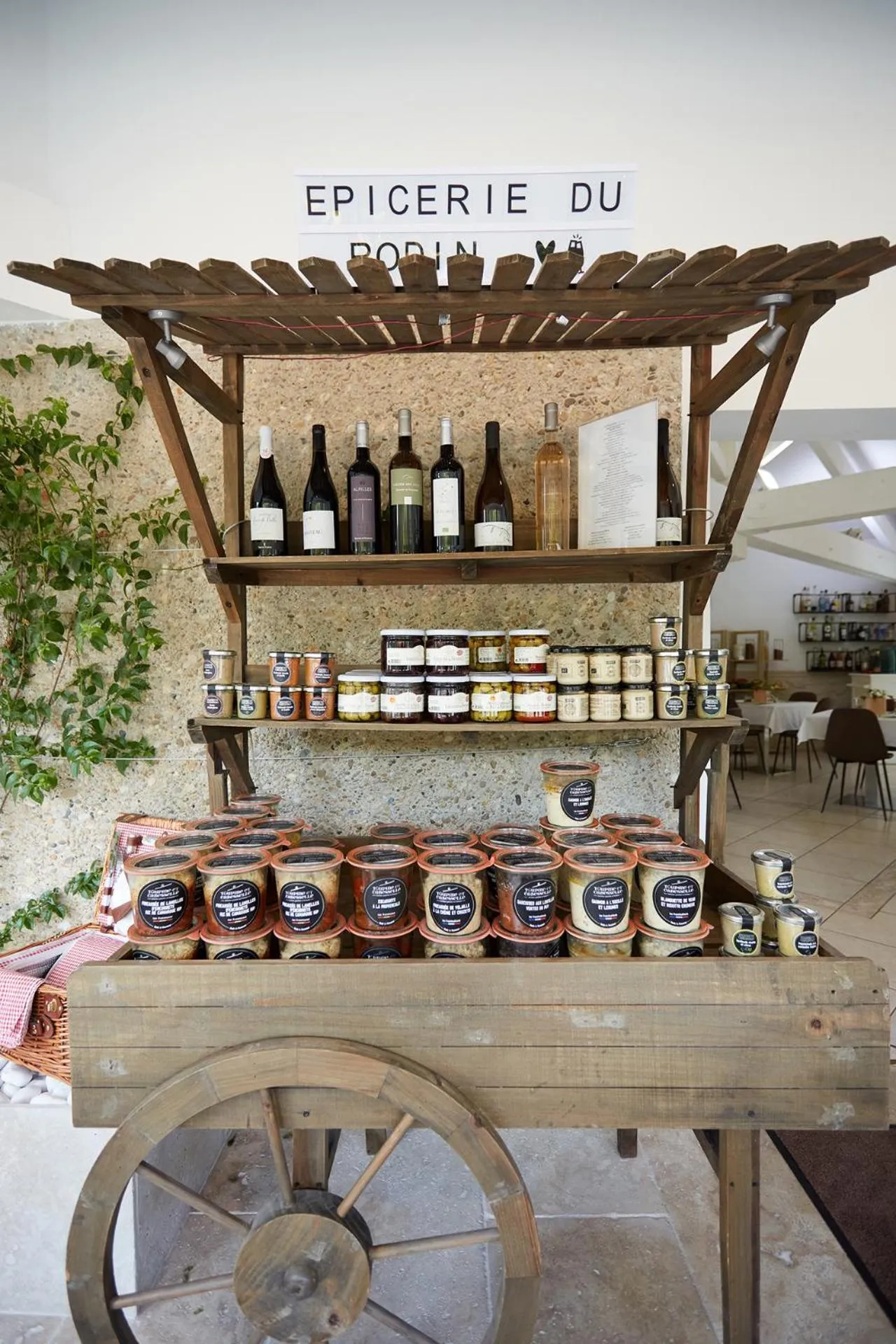 Supermarket/grocery shop in Logis Hôtel Le Rodin